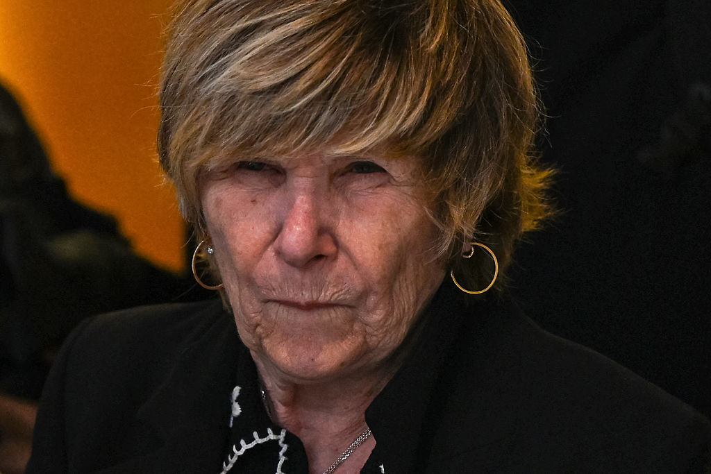 Mimi Marchand arrive au tribunal correctionnel de Paris pour son procès, soupçonnée d'avoir fait chanter la présentatrice de télévision Karine Le Marchand, le 26 mai 2025. | Source : Getty Images