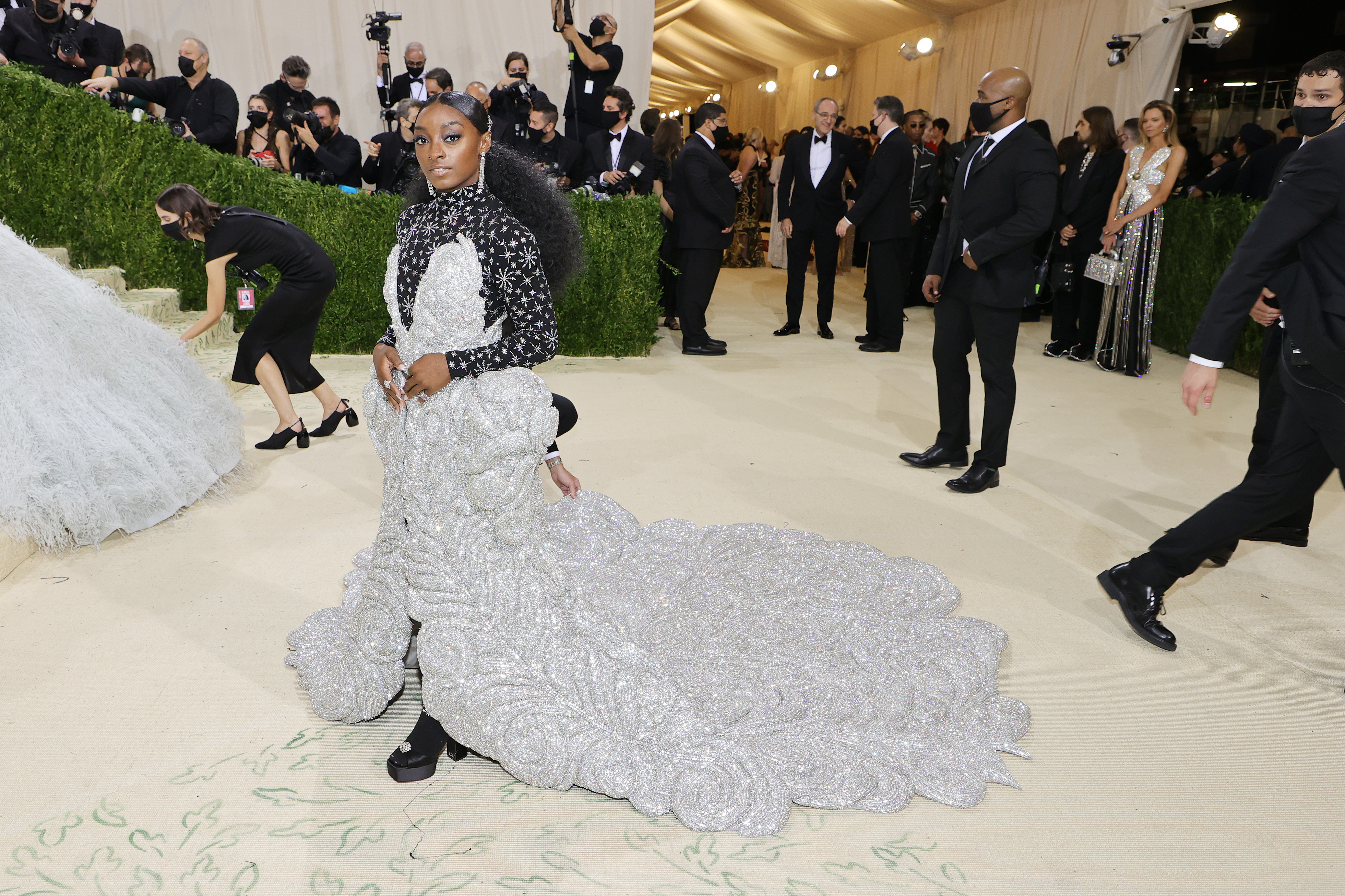 Simone Biles assiste au gala du Met célébrant en Amérique : A Lexicon Of Fashion au Metropolitan Museum of Art le 13 septembre 2021, à New York | Source : Getty Images