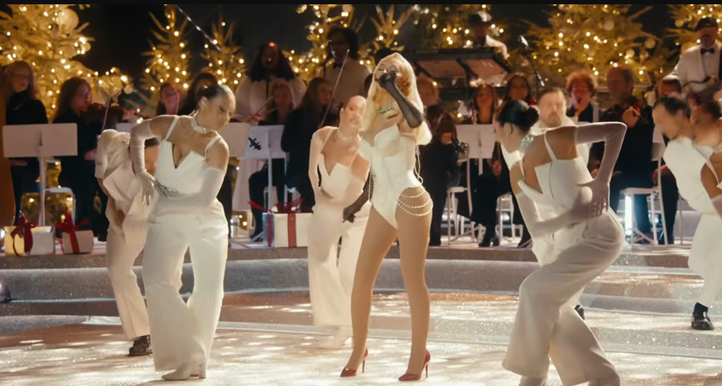 Le contraste entre son apparence lors de cet événement et celle en 2023 est extrêmement frappant. | Source : Youtube/Christina Aguilera