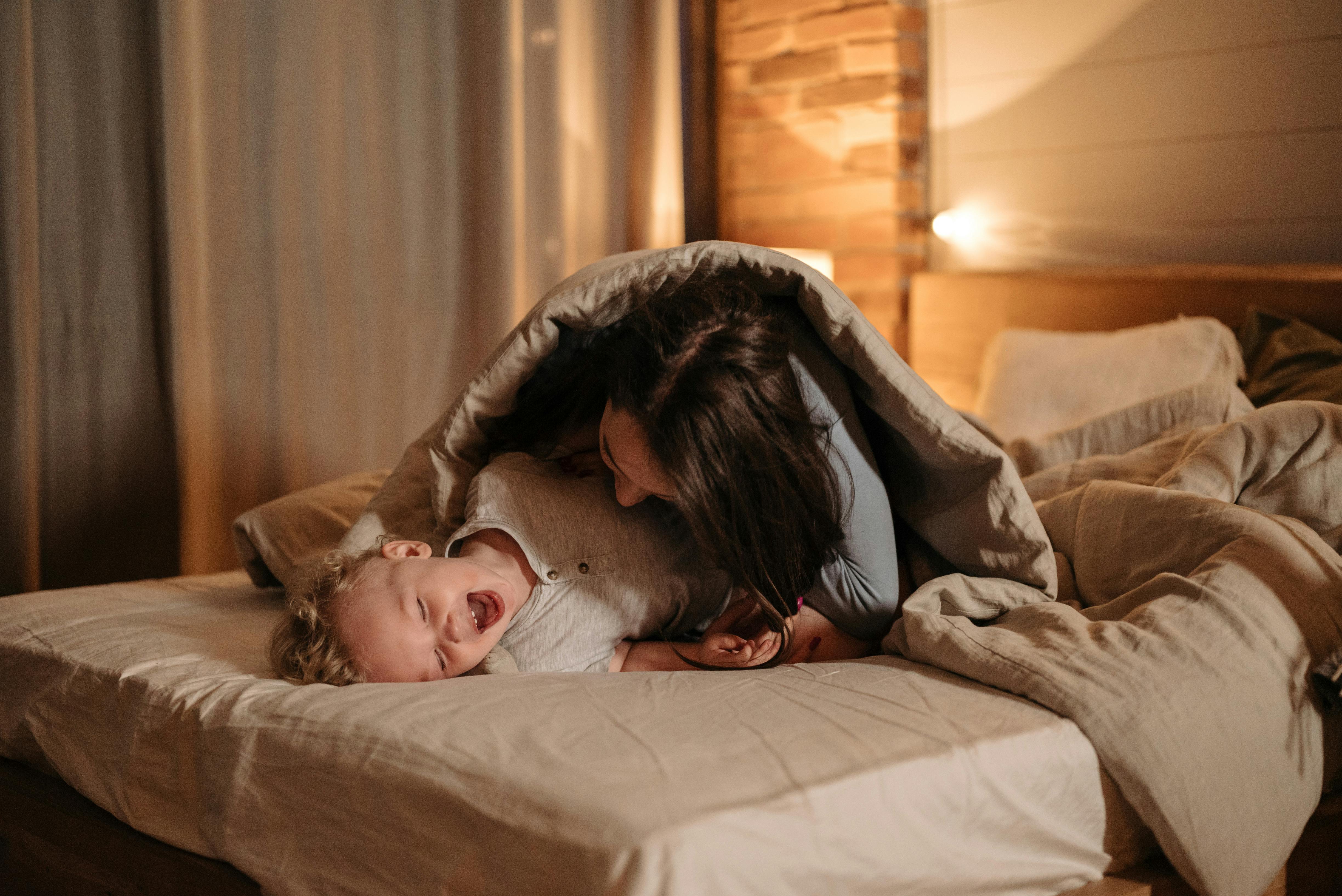 Une femme se lie avec son fils | Source : Pexels