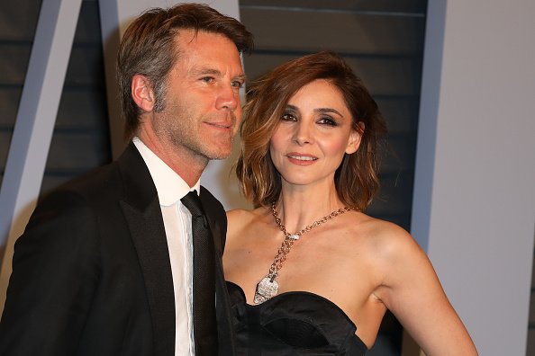 Clotilde Courau et Emmanuel-Philibert de Savoie participent à la soirée des Oscars de la Vanity Fair 2018 le 24 mars 2018 à Beverly Hills. | Photo : Getty Images