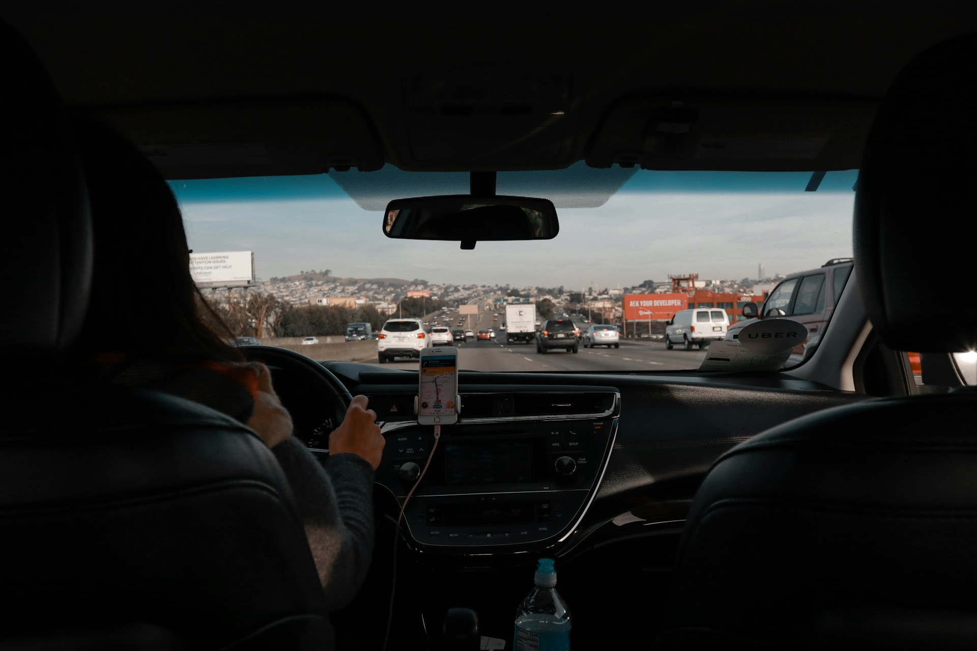 Une femme au volant | Source : Unsplash
