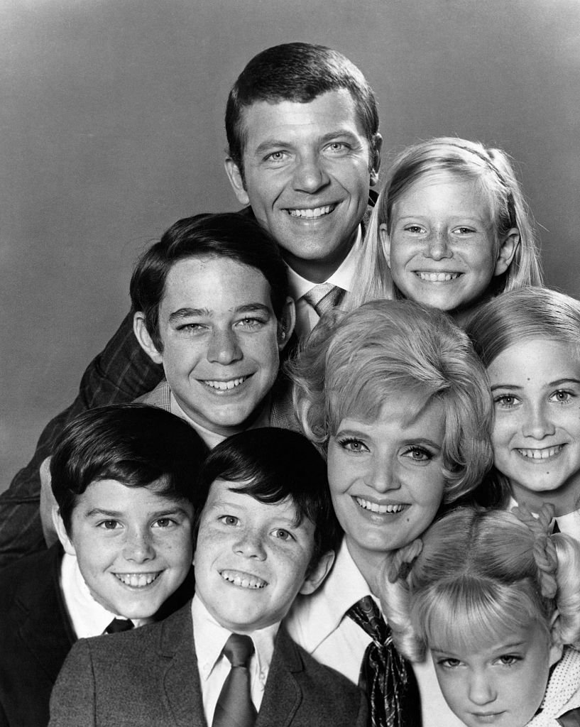 Brochure publicitaire présentant les acteurs de la série télévisée « The Brady Bunch », vers 1969 | Source : Getty Images