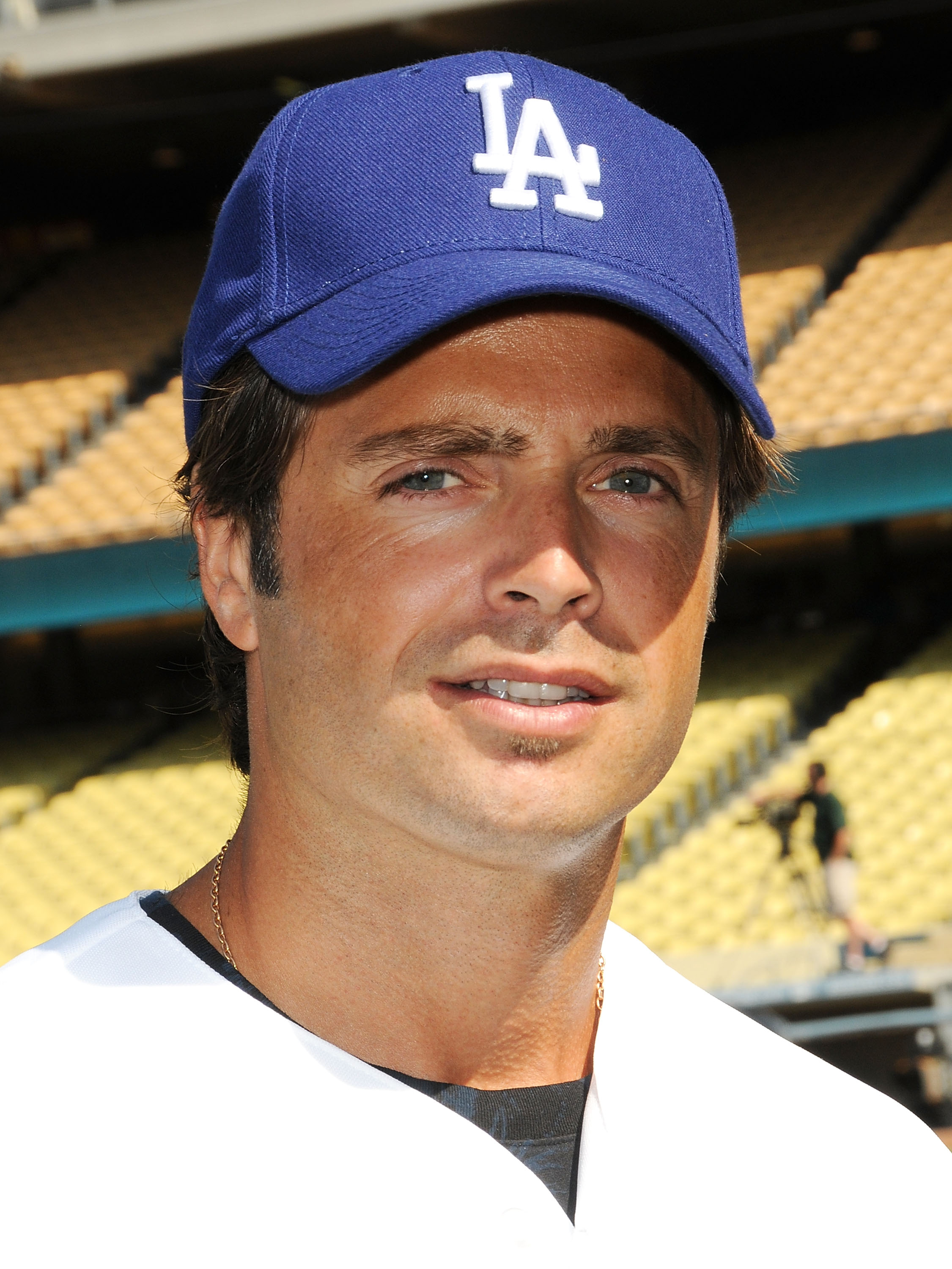 David Charvet joue lors du 51e match annuel de softball des célébrités des Dodgers de Los Angeles, le 25 juillet 2009, à Los Angeles, en Californie. | Source : Getty Images