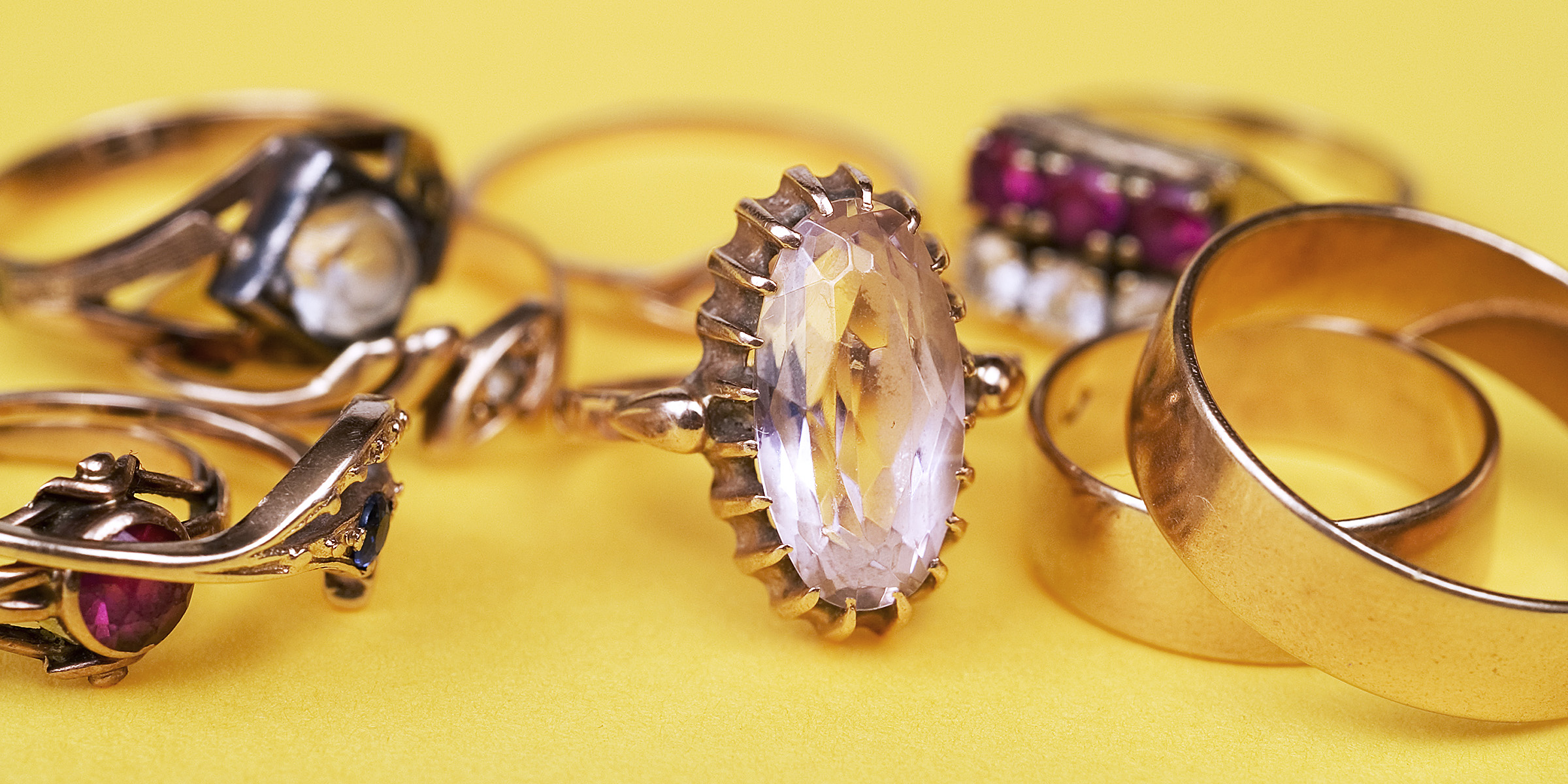 Une parure de bijoux | Source : Shutterstock