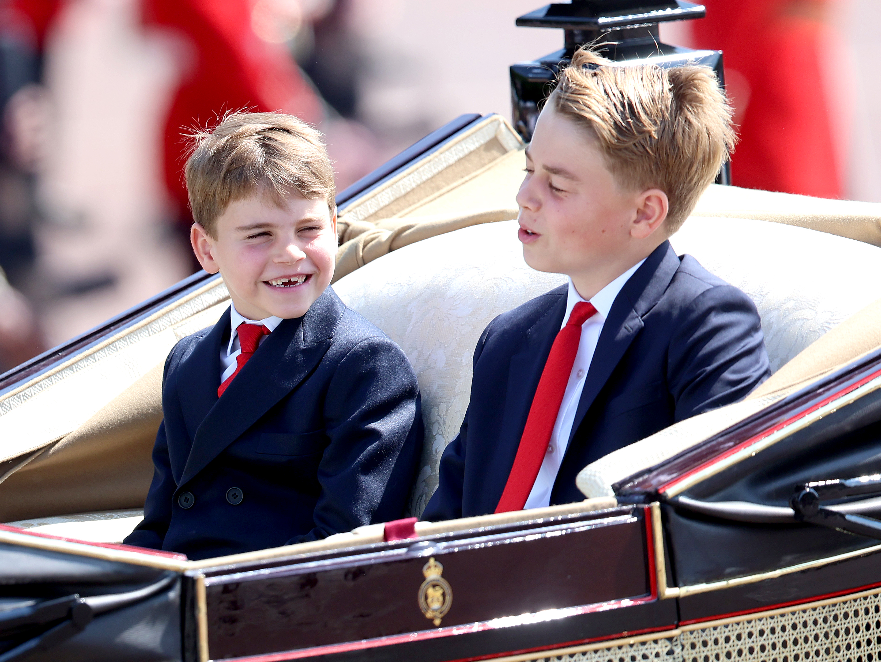Le prince Louis et le prince George lors du Trooping the Colour à Londres, en Angleterre, le 14 juin 2025. | Source : Getty Images