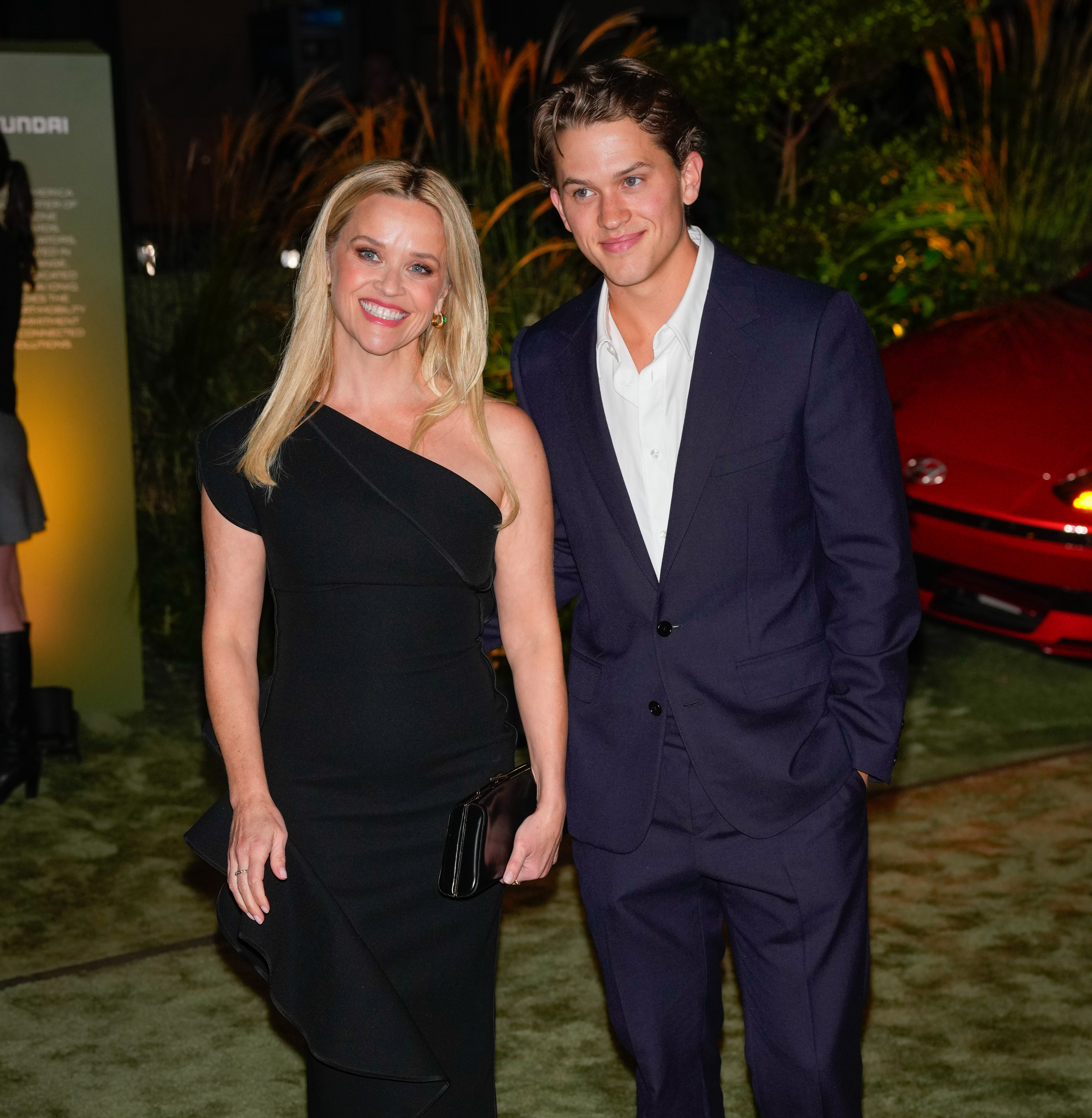 Reese Witherspoon et Deacon Phillippe lors de la remise des "WSJ Innovators Awards" à New York le 29 octobre 2024. | Source : Getty Images