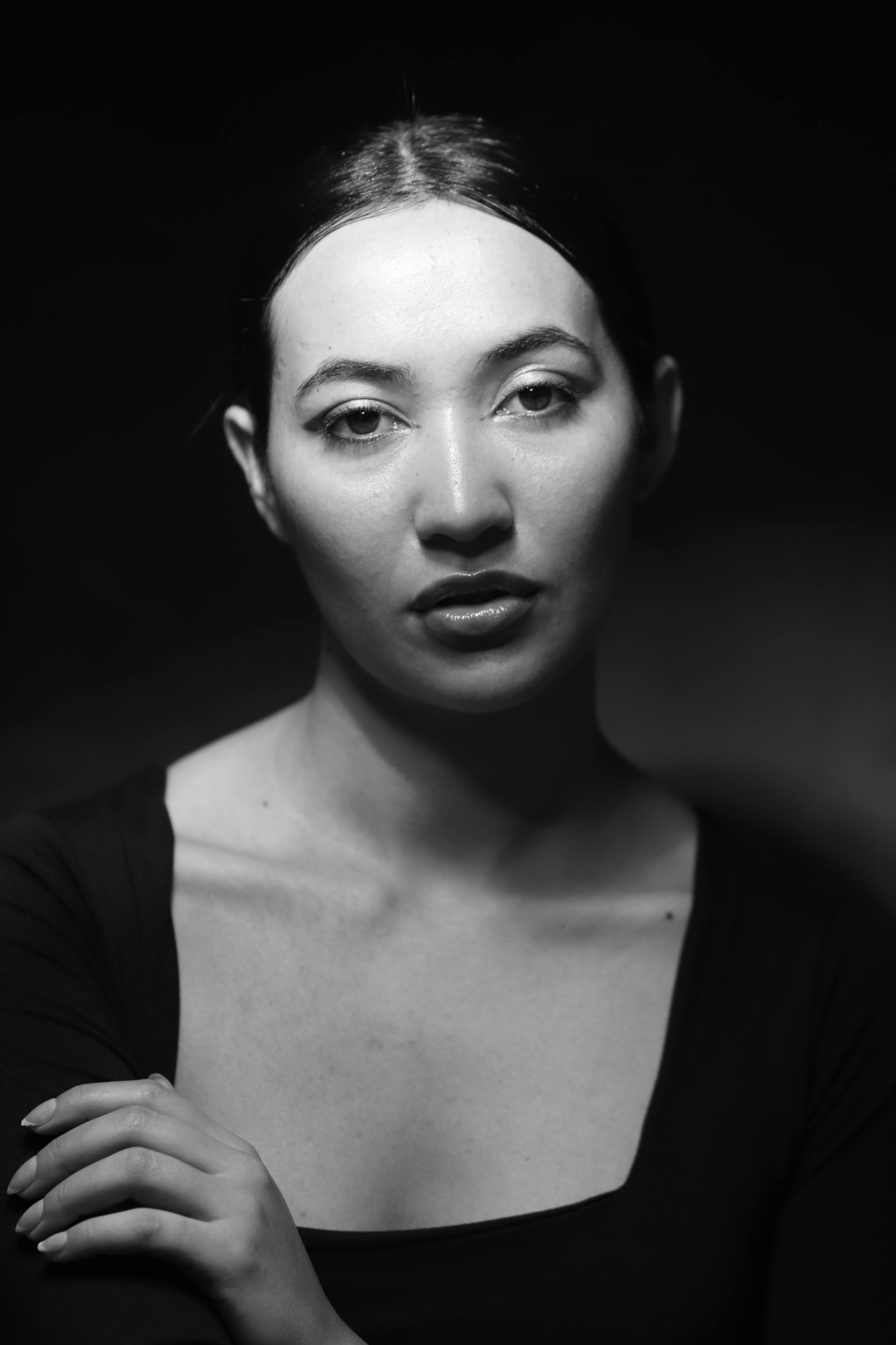 Une femme à l'expression sérieuse | Source : Pexels