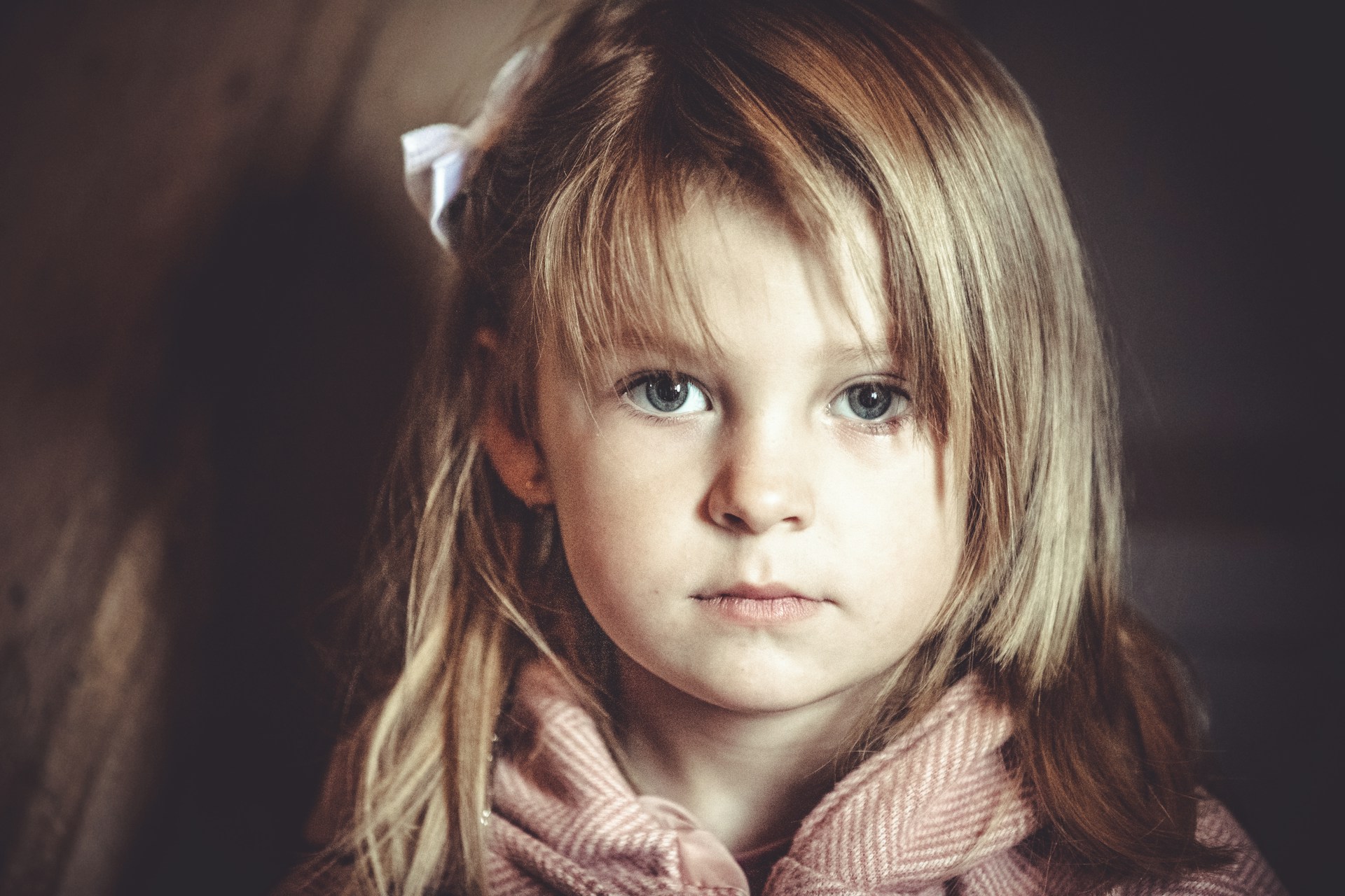 Une petite fille triste | Source : Unsplash