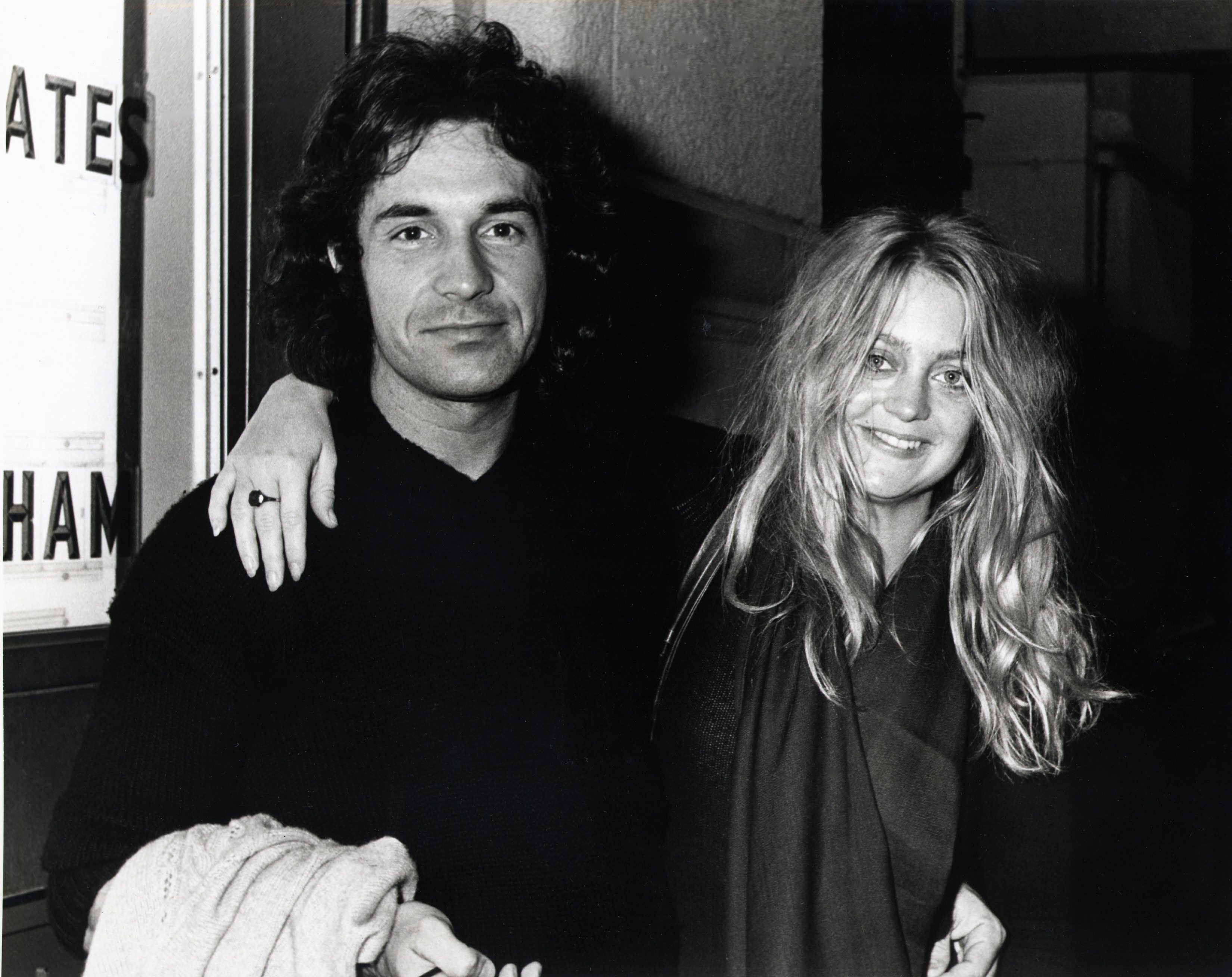 Bill Hudson et Goldie Hawn photographiés en 1976. | Source : Getty Images