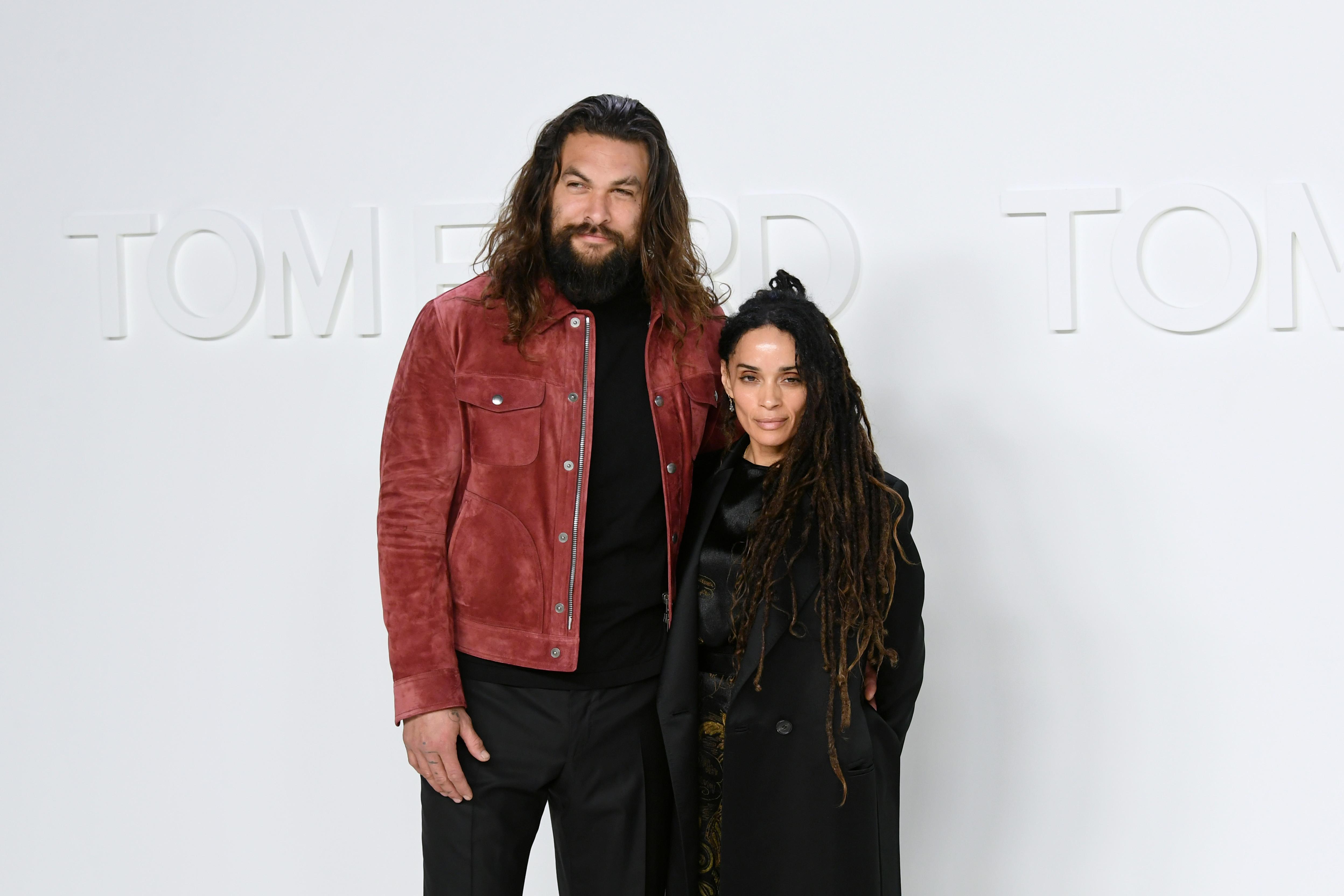 Jason Momoa et Lisa Bonet au défilé Tom Ford AW20, le 7 février 2020, à Hollywood, en Californie. | Source : Getty Images