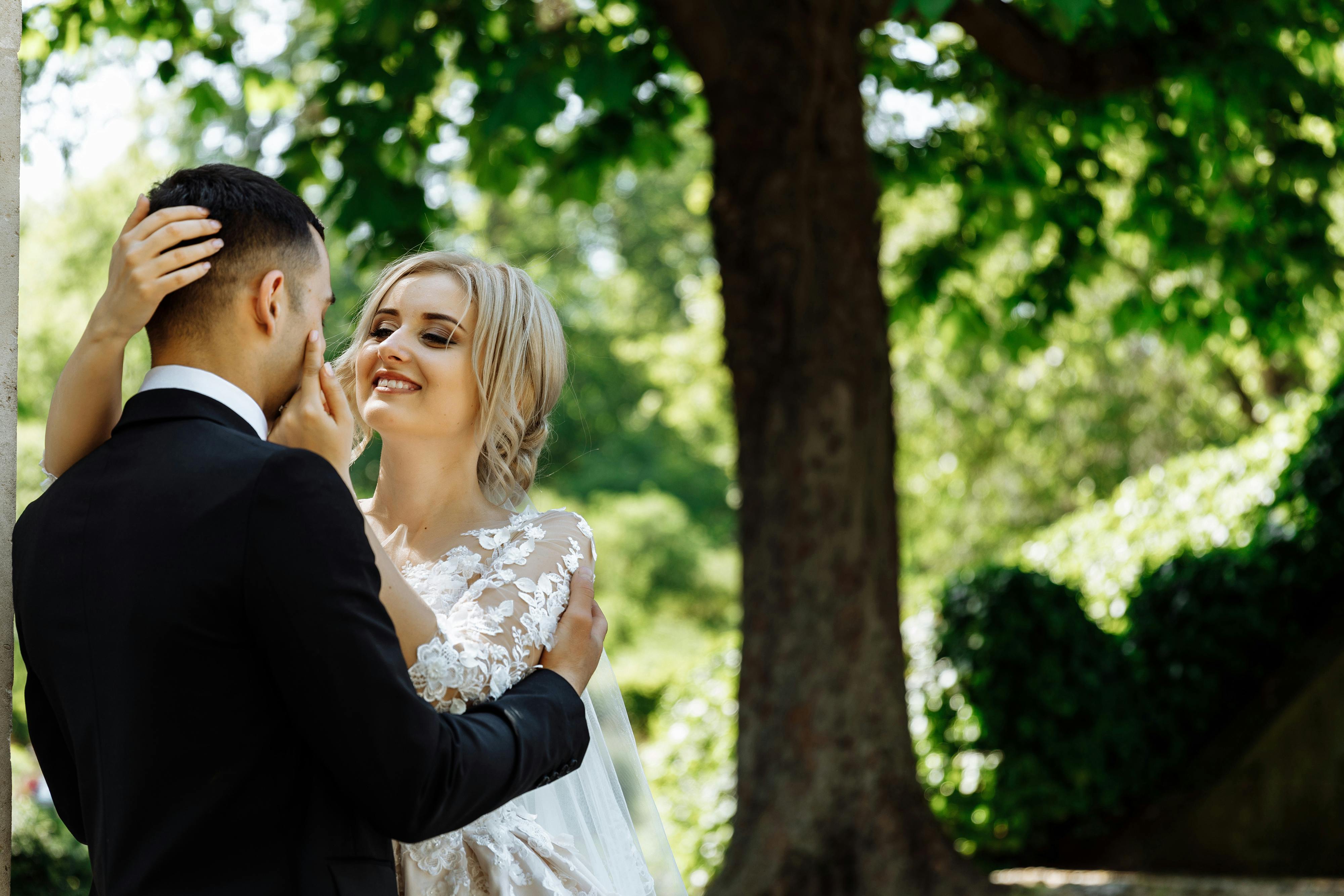 Le marié et la mariée échangent leurs vœux | Source : Pexels