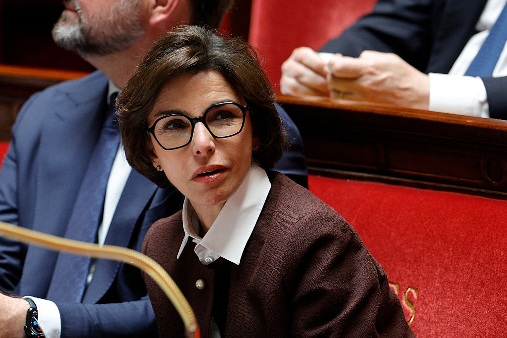 La ministre française de la Culture Rachida Dati assiste à une séance de questions au gouvernement à l'Assemblée nationale française, à Paris, le 10 juin 2025. (Photo by GEOFFROY VAN DER HASSELT / AFP) (Photo by GEOFFROY VAN DER HASSELT/AFP via Getty Images)