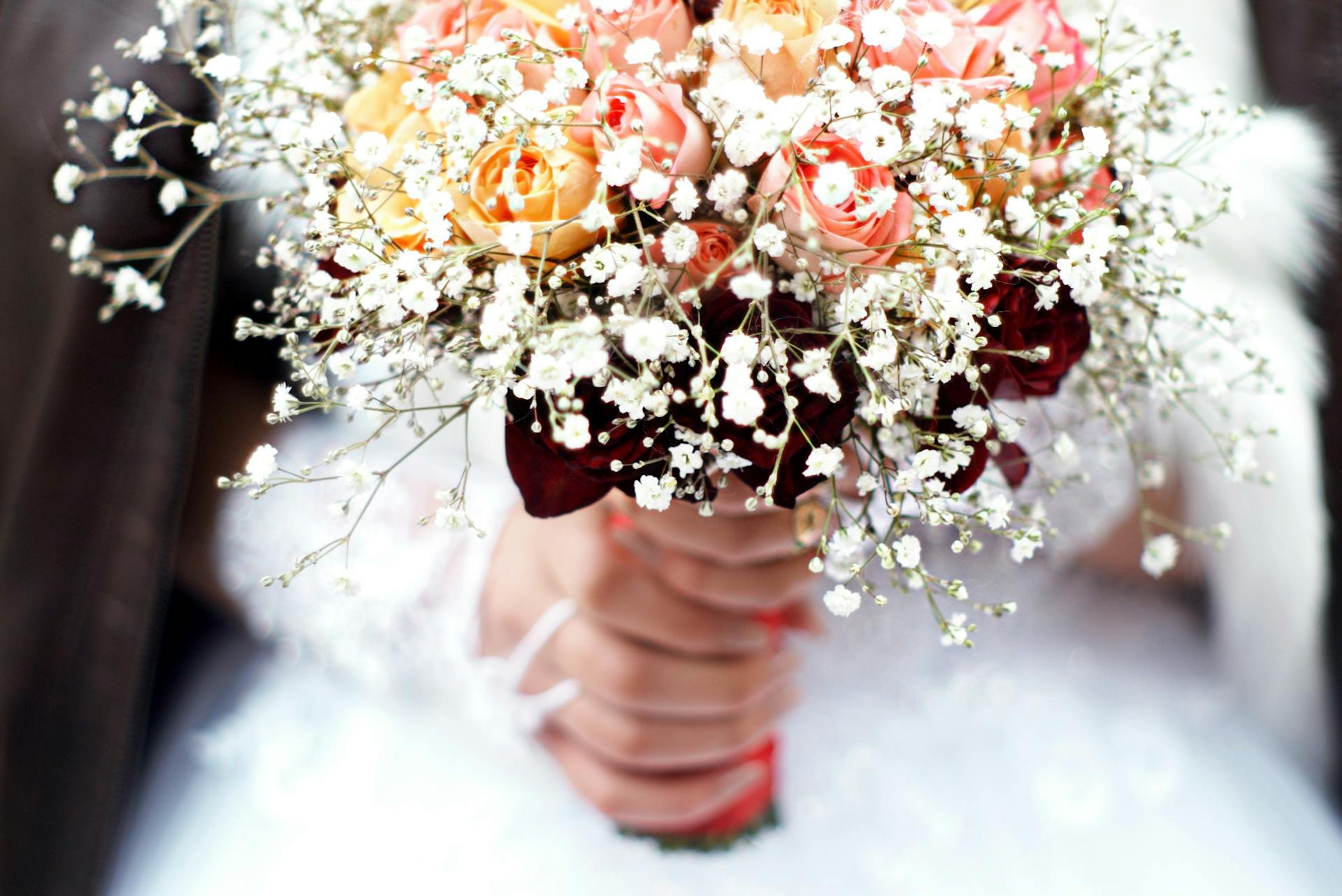 Une mariée tenant un bouquet | Source : Pexels