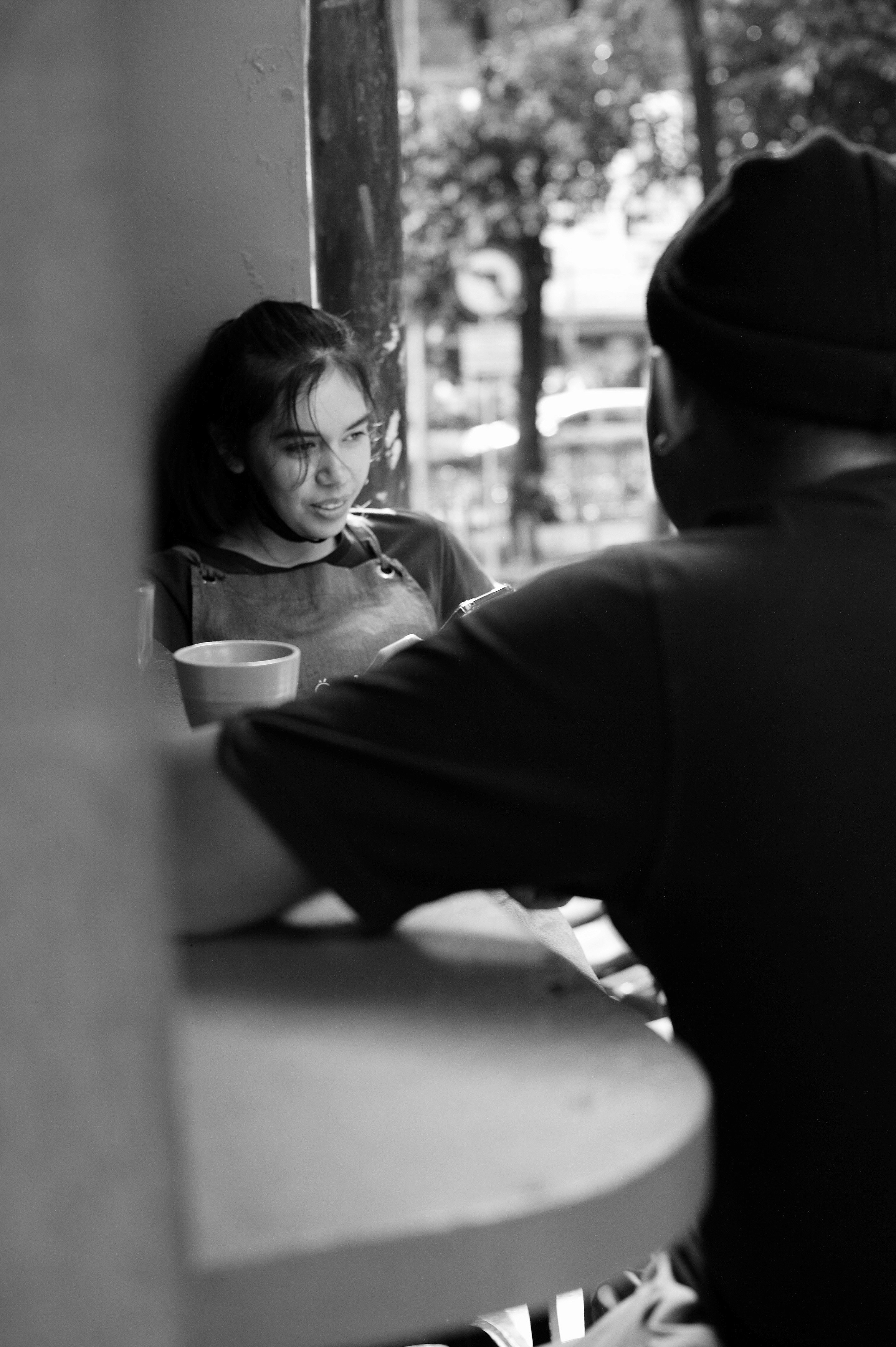 Un père qui parle à sa fille | Source : Unsplash