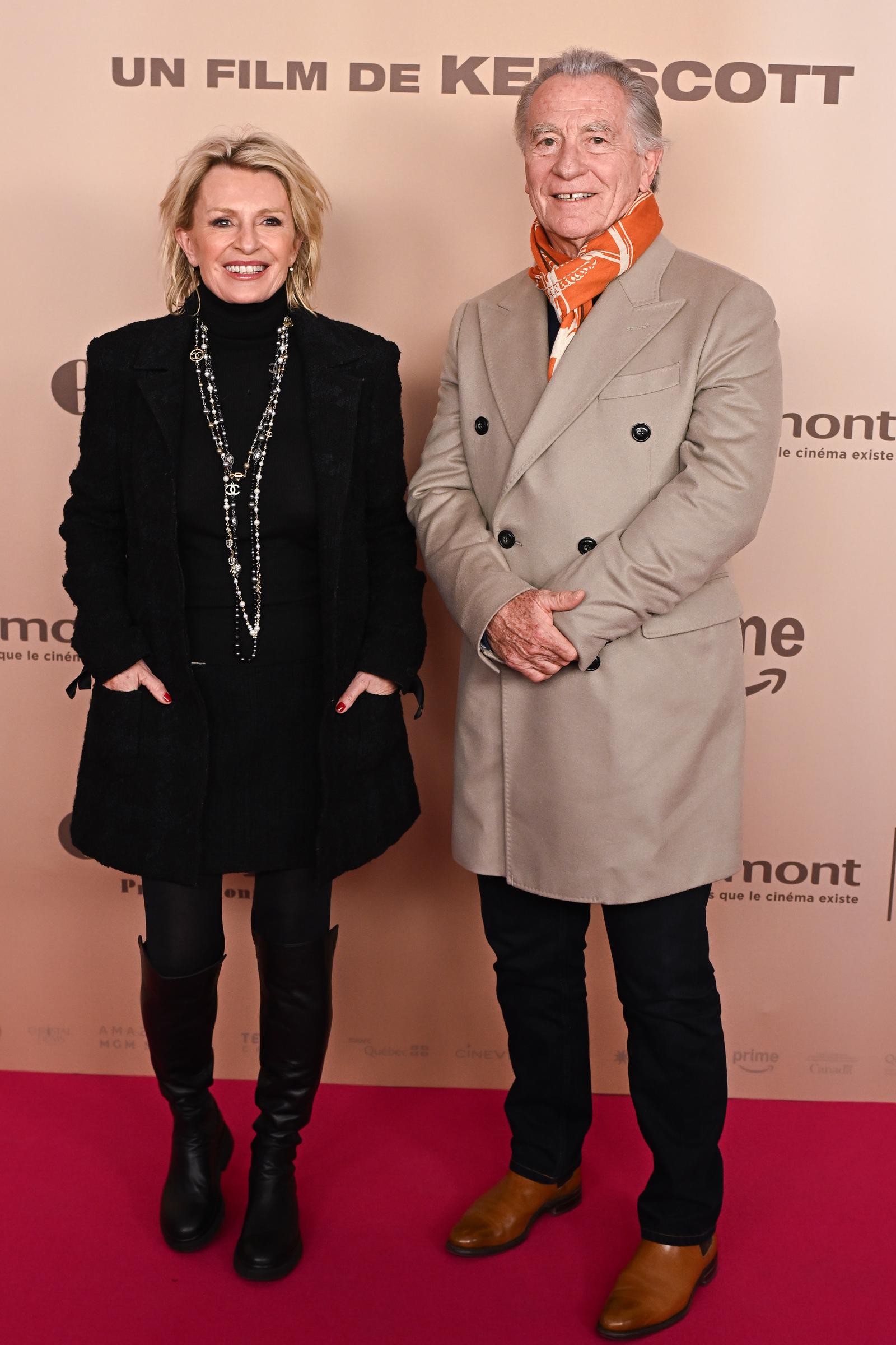 Sophie Davant et William Leymergie assistent à la première de « Ma Mère, Dieu Et Sylvie Vartan » au Pathé Palace le 17 mars 2025 à Paris, en France I Source : Getty Images