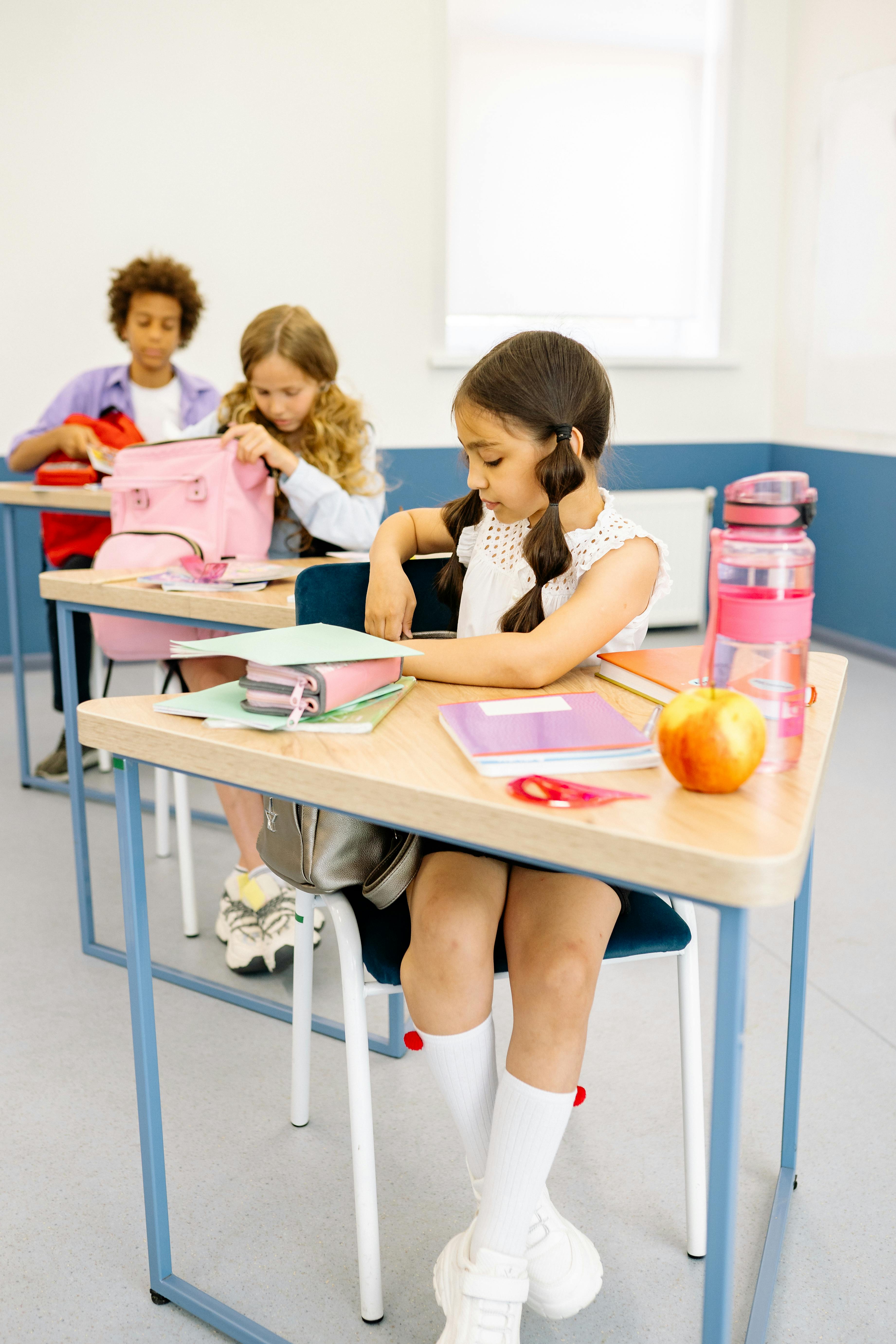 Jeunes enfants à l'intérieur d'une salle de classe | Source : Pexels