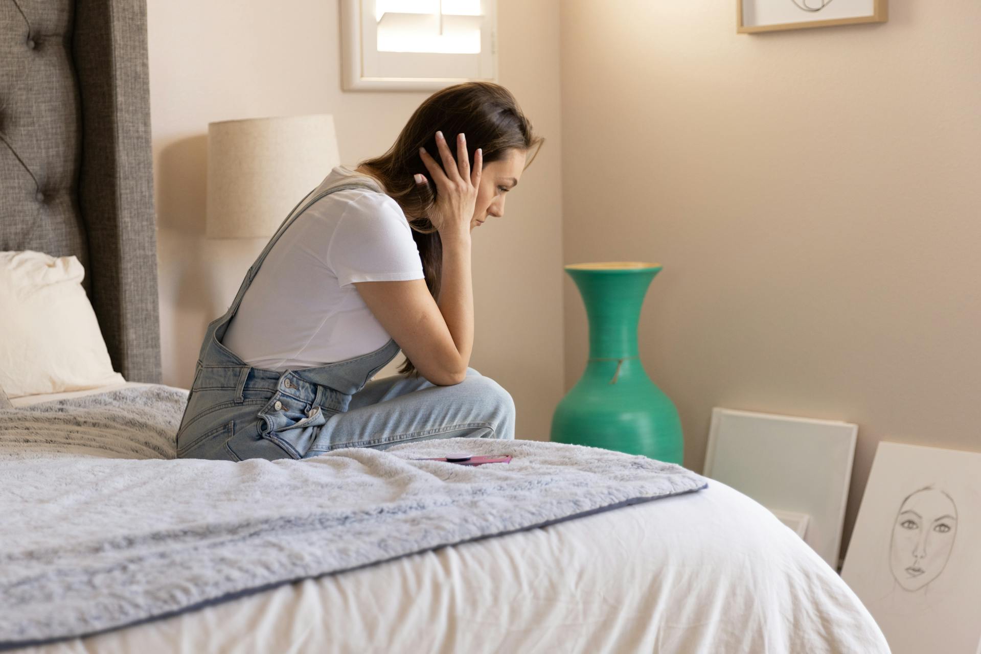 Une femme perdue dans ses pensées profondes | Source : Pexels