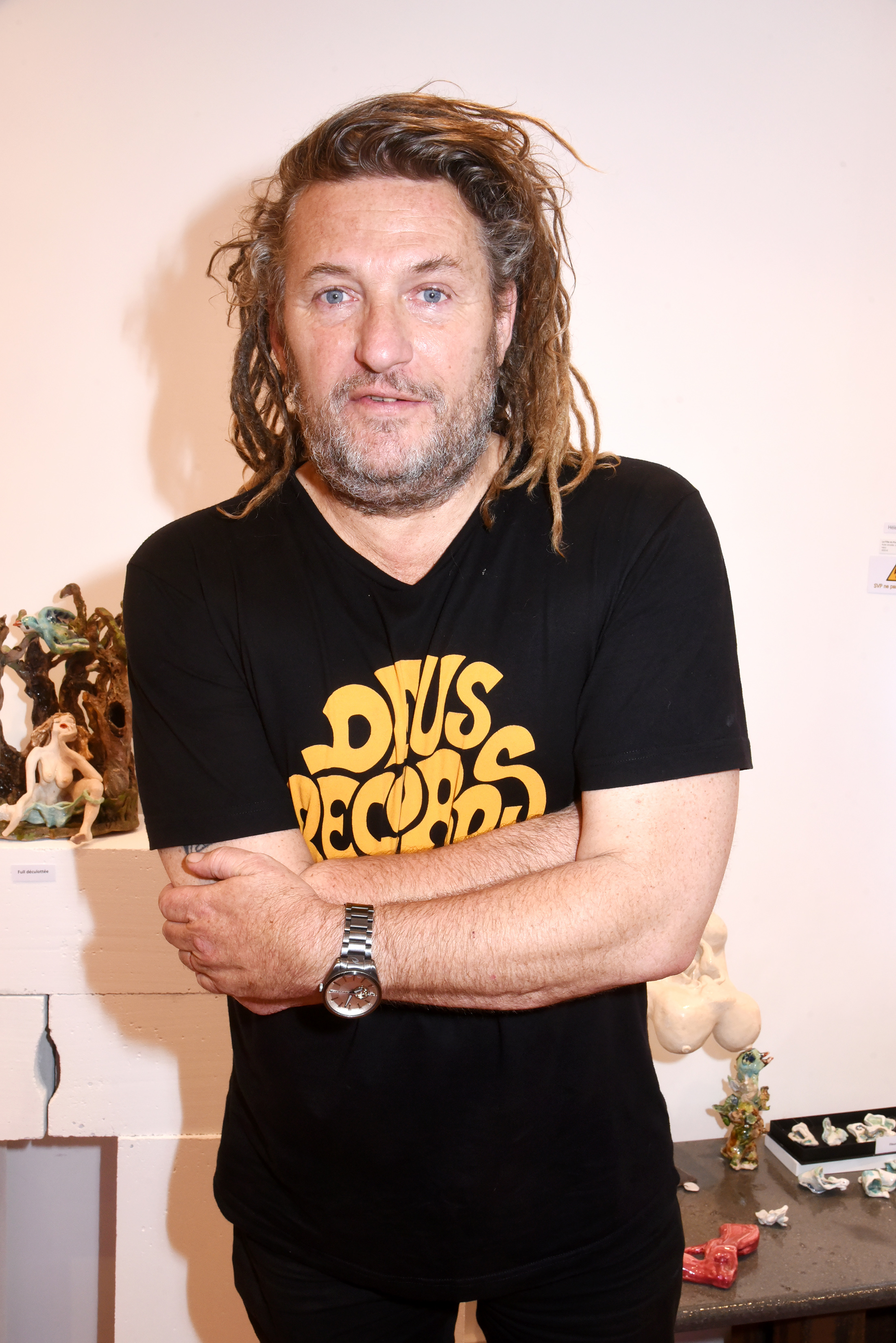 Le journaliste d'Europe 1 Olivier Delacroix à la séance de dédicace du livre "Arnaud Giovaninetti, Soleil Noir " de Caroline Constant à la Librairie/Galerie Terrain Vagh, le 4 juin 2019 à Paris, en France I Source : Gett Images