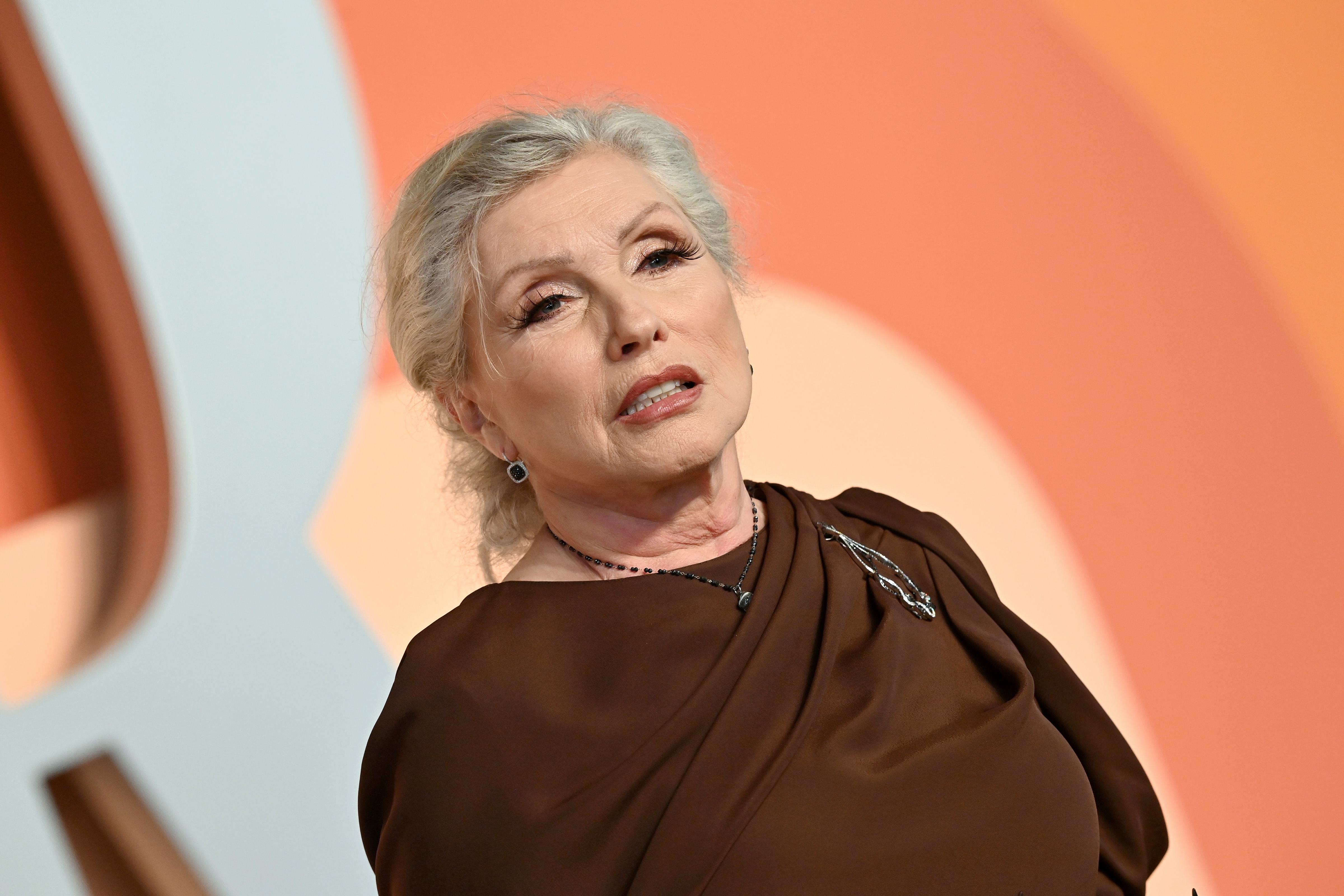 Debbie Harry à la 2025e soirée des Oscars de Vanity Fair au « Wallis Annenberg Center for the Performing Arts » le 2 mars à Beverly Hills, en Californie. | Source : Getty Images