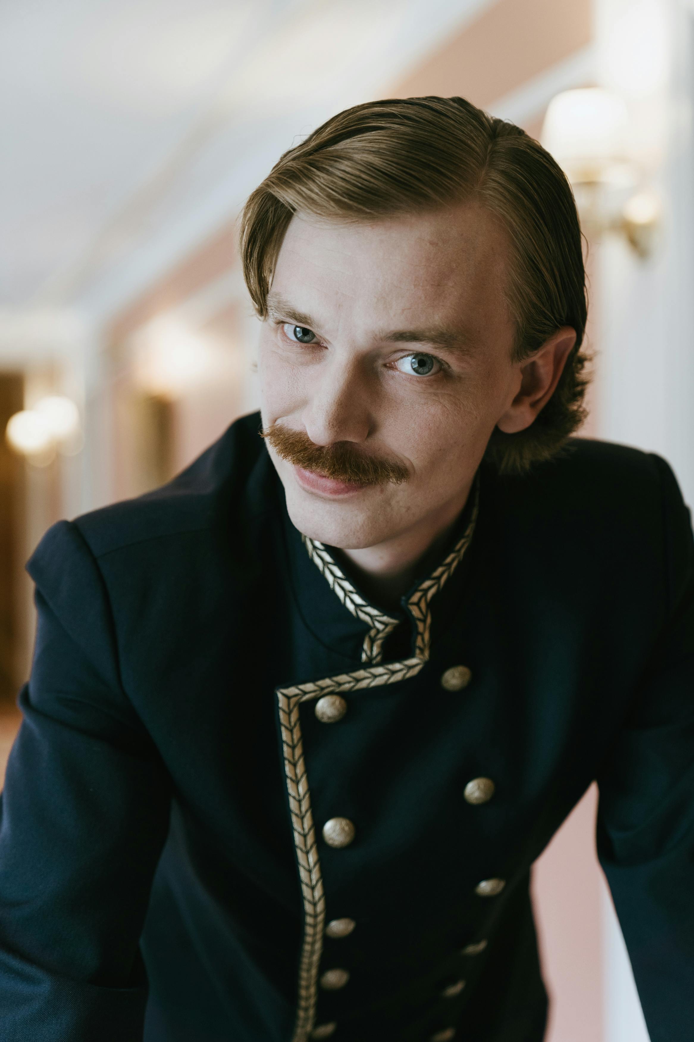 Un employé d'hôtel suffisant | Source : Pexels