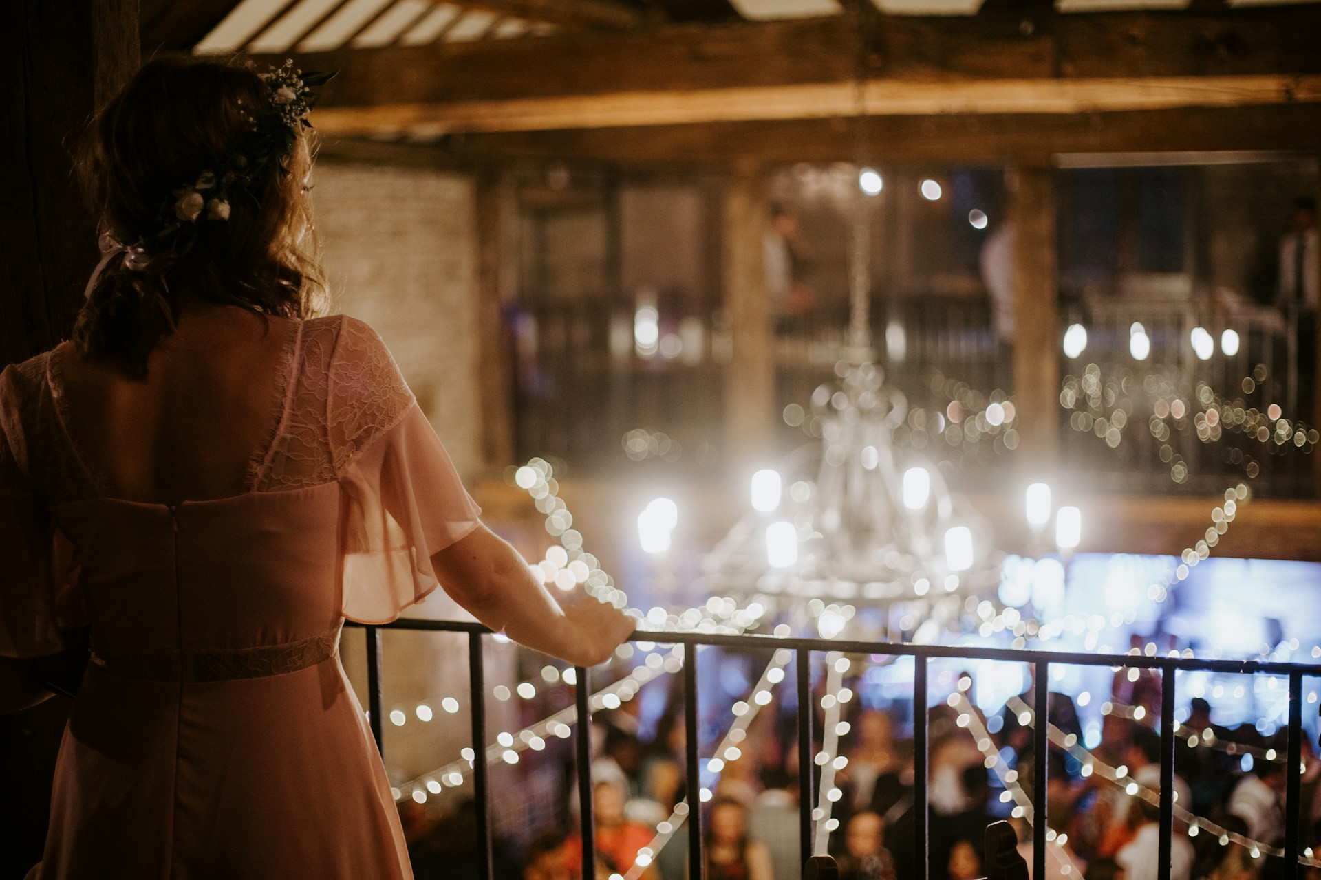Une femme sur un lieu de mariage | Source : Unsplash