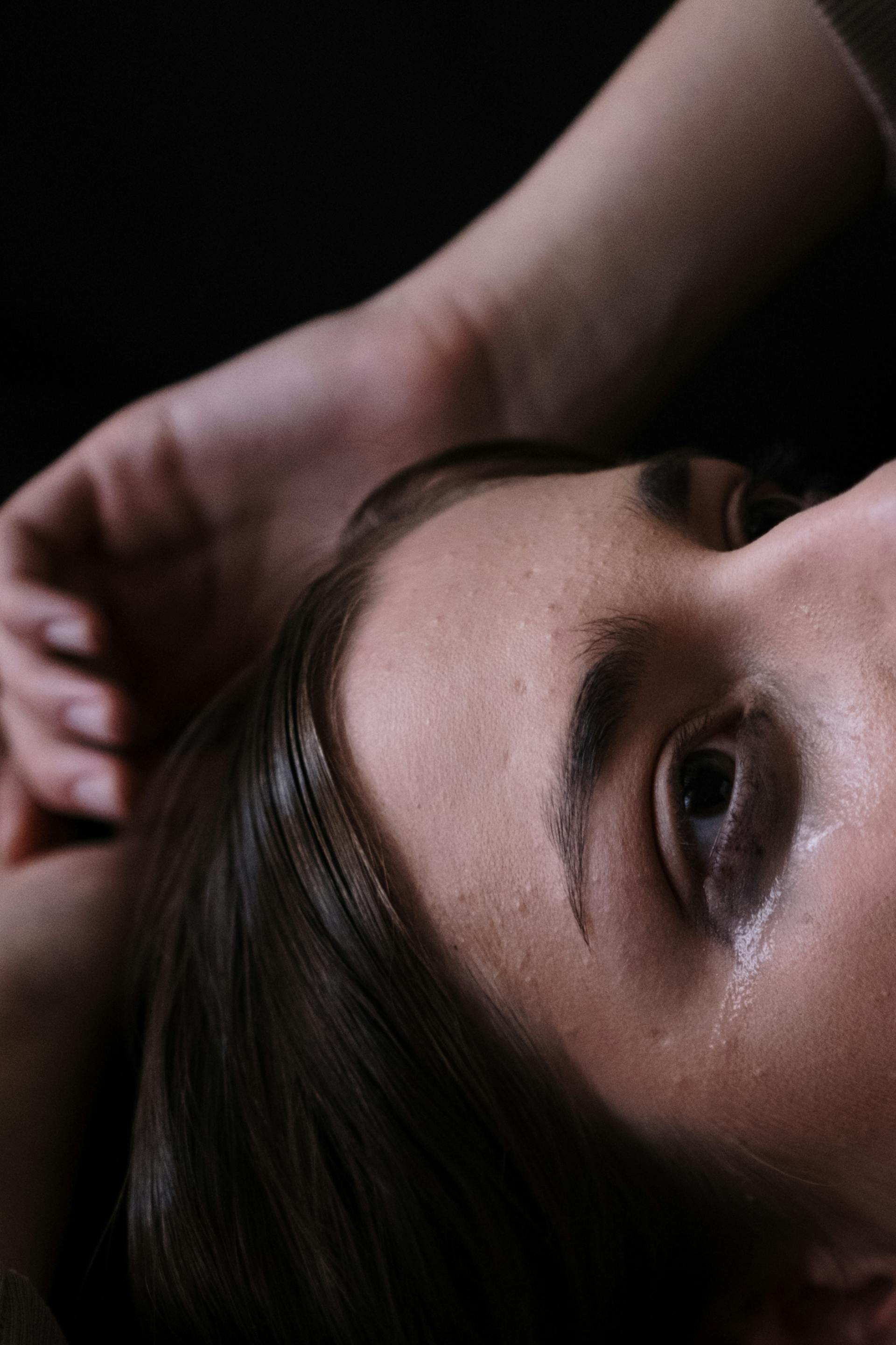 Gros plan d'une femme qui pleure | Source : Pexels
