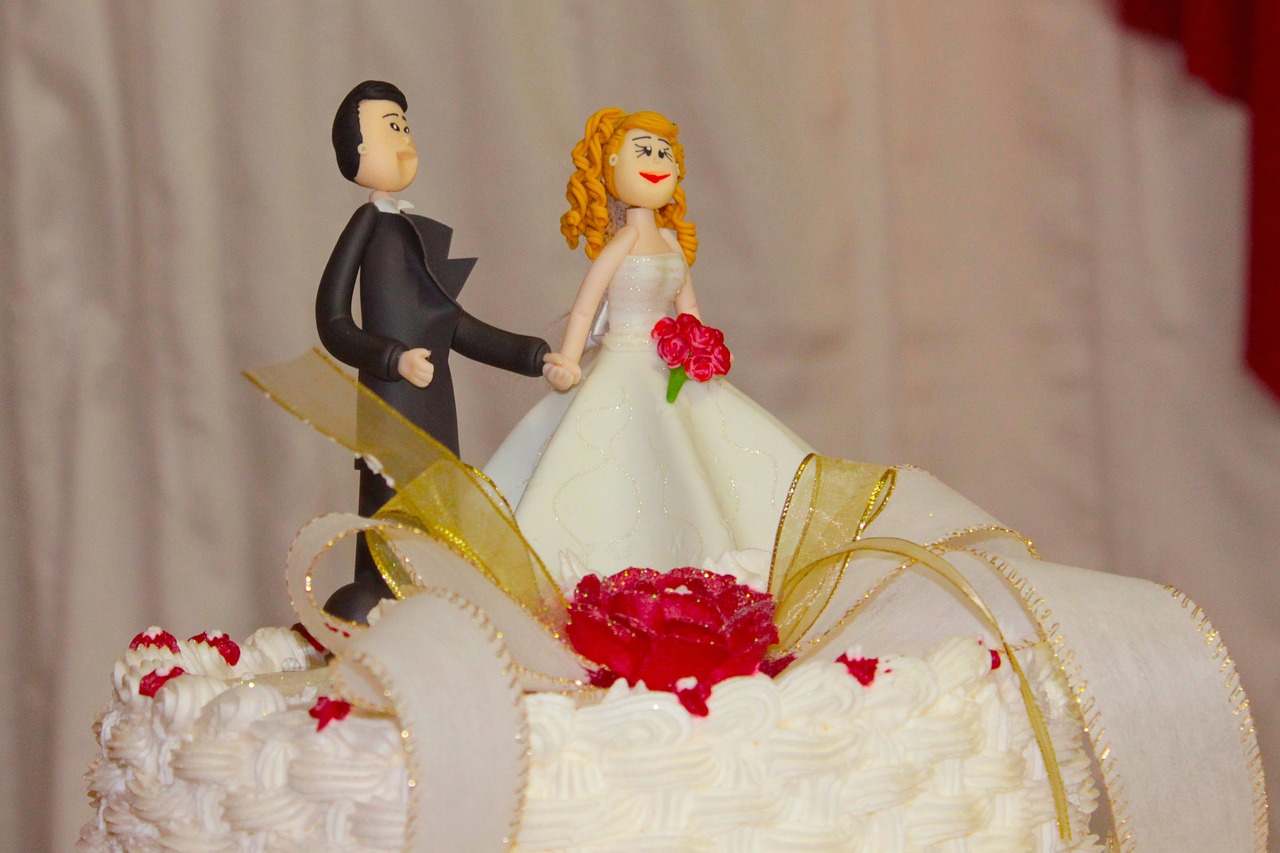 Une garniture de gâteau de mariage | Source : Pixabay