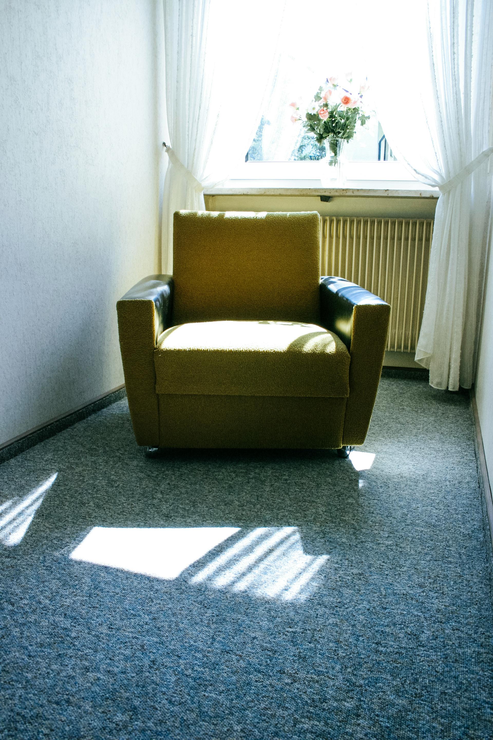 Une pièce recouverte de moquette | Source : Pexels