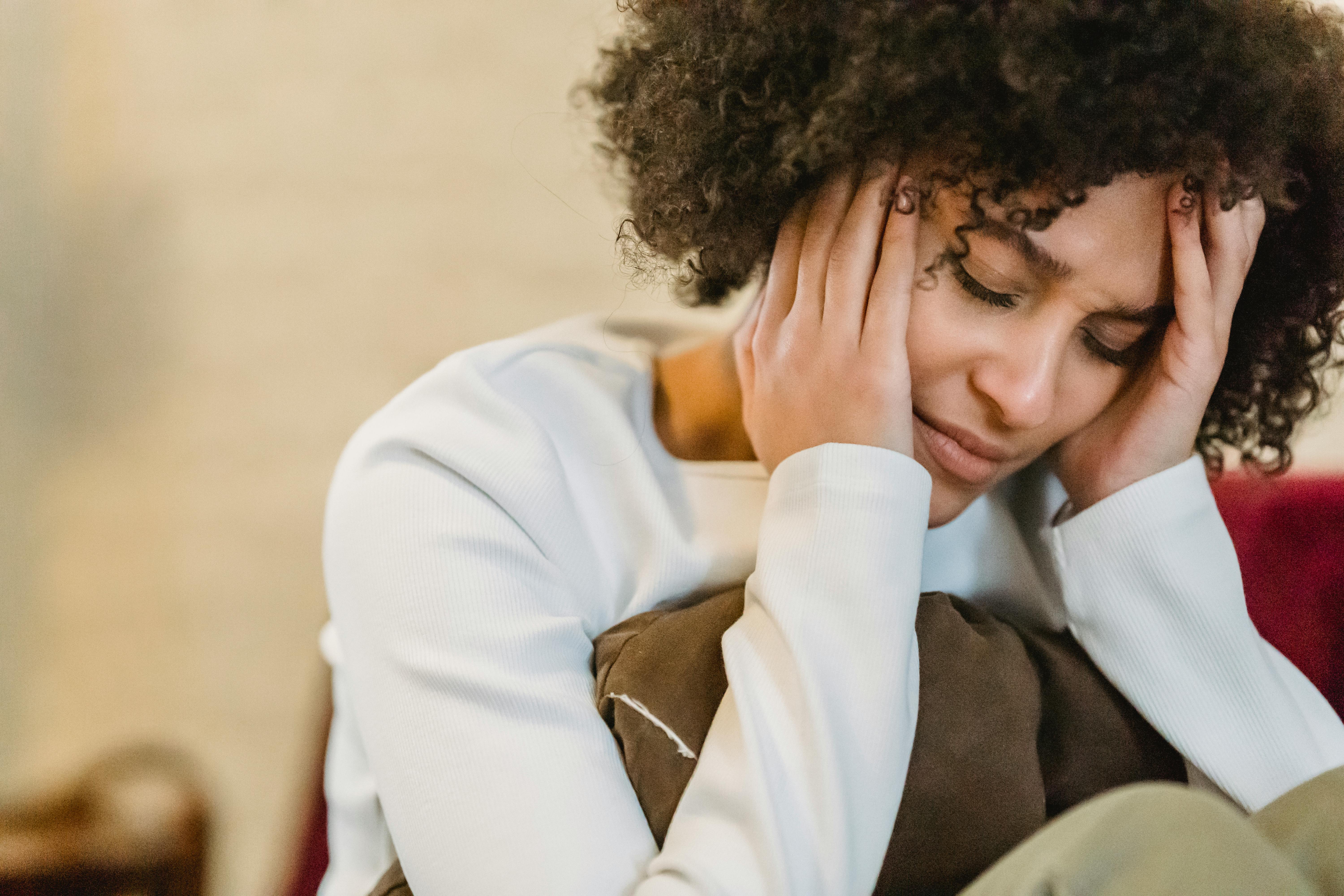Une femme déprimée chez elle | Source : Pexels