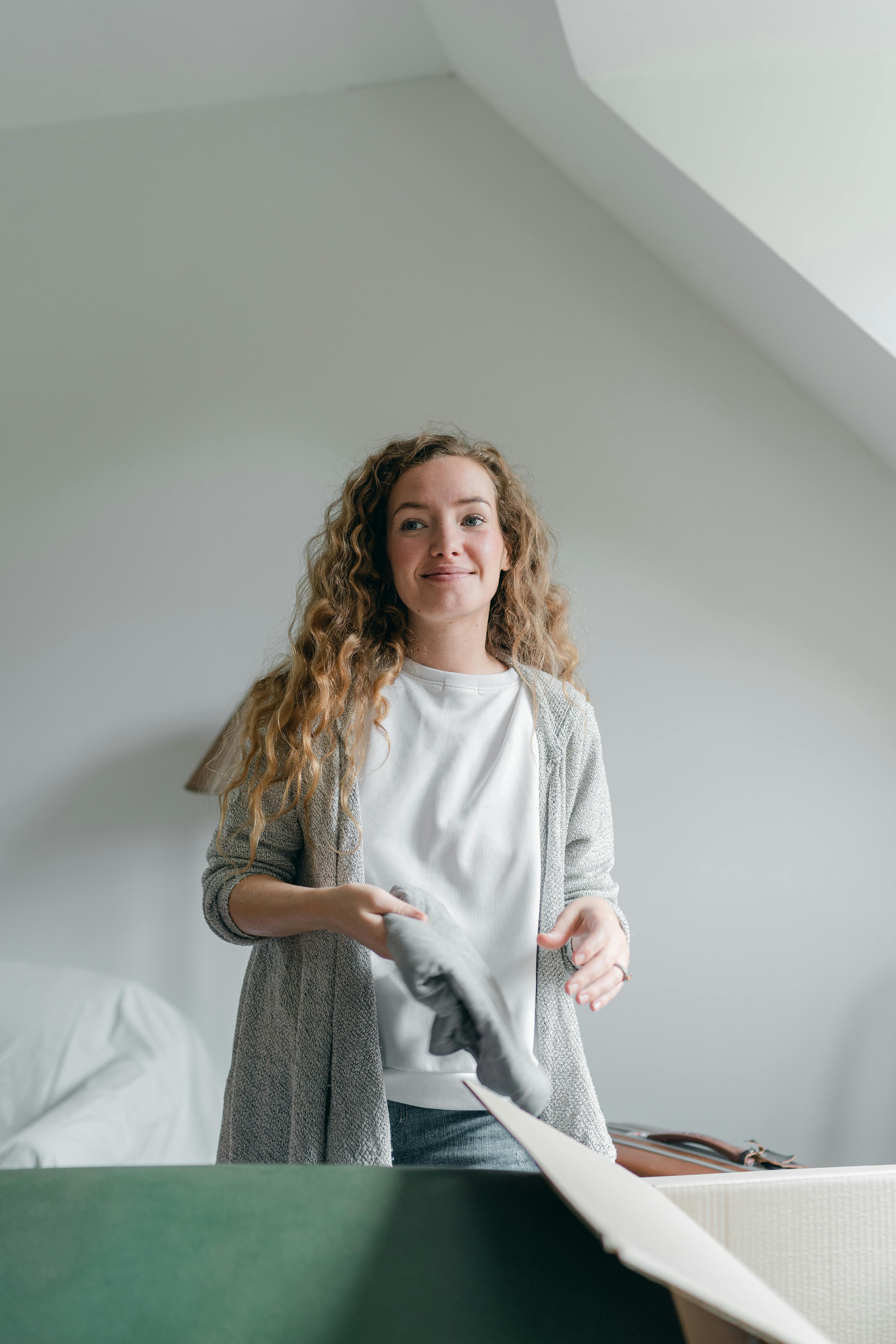 Femme faisant sa valise | Source : Pexels