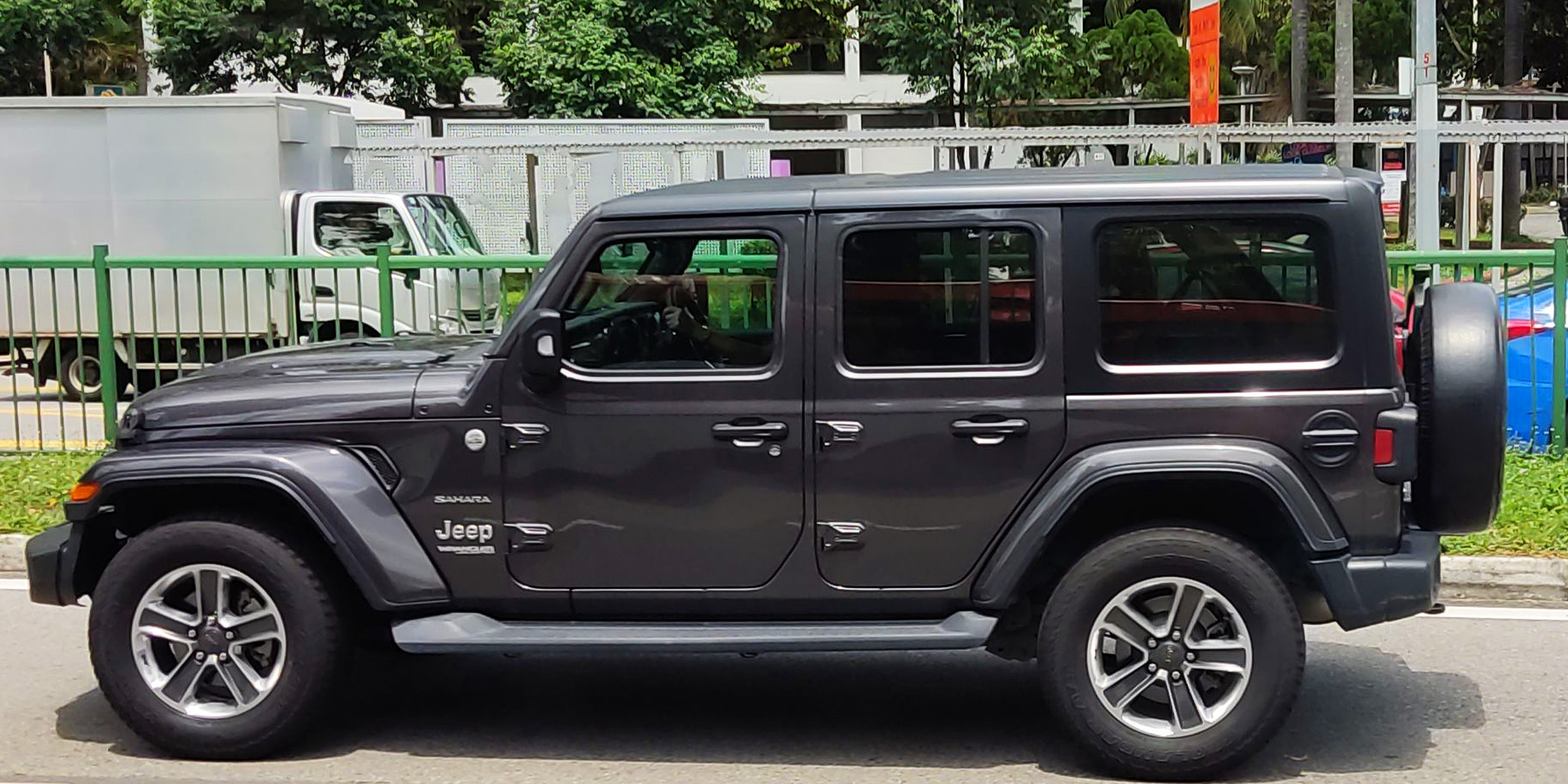 Une jeep noire | Source : Flickr