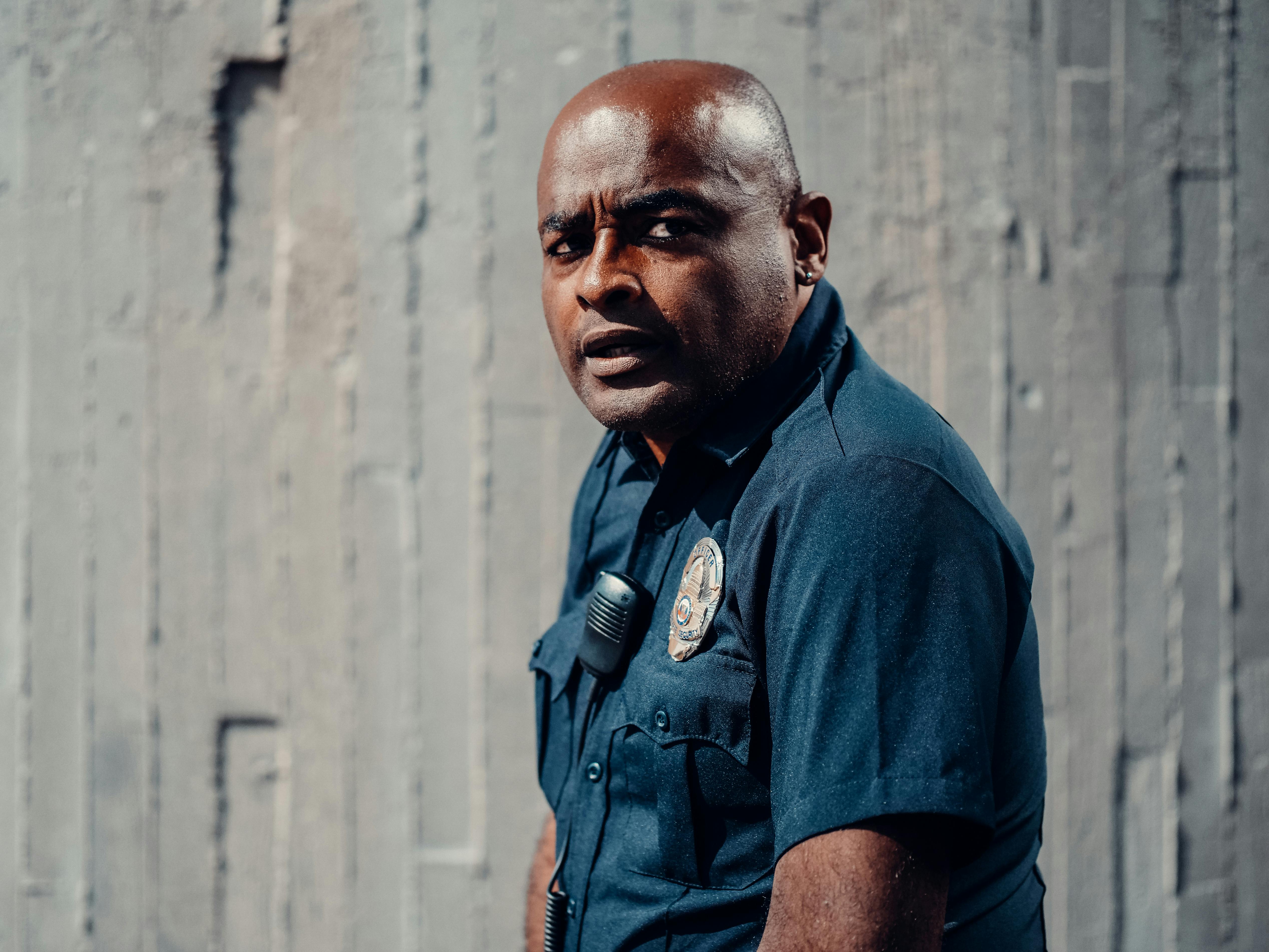 Un policier sérieux | Source : Pexels
