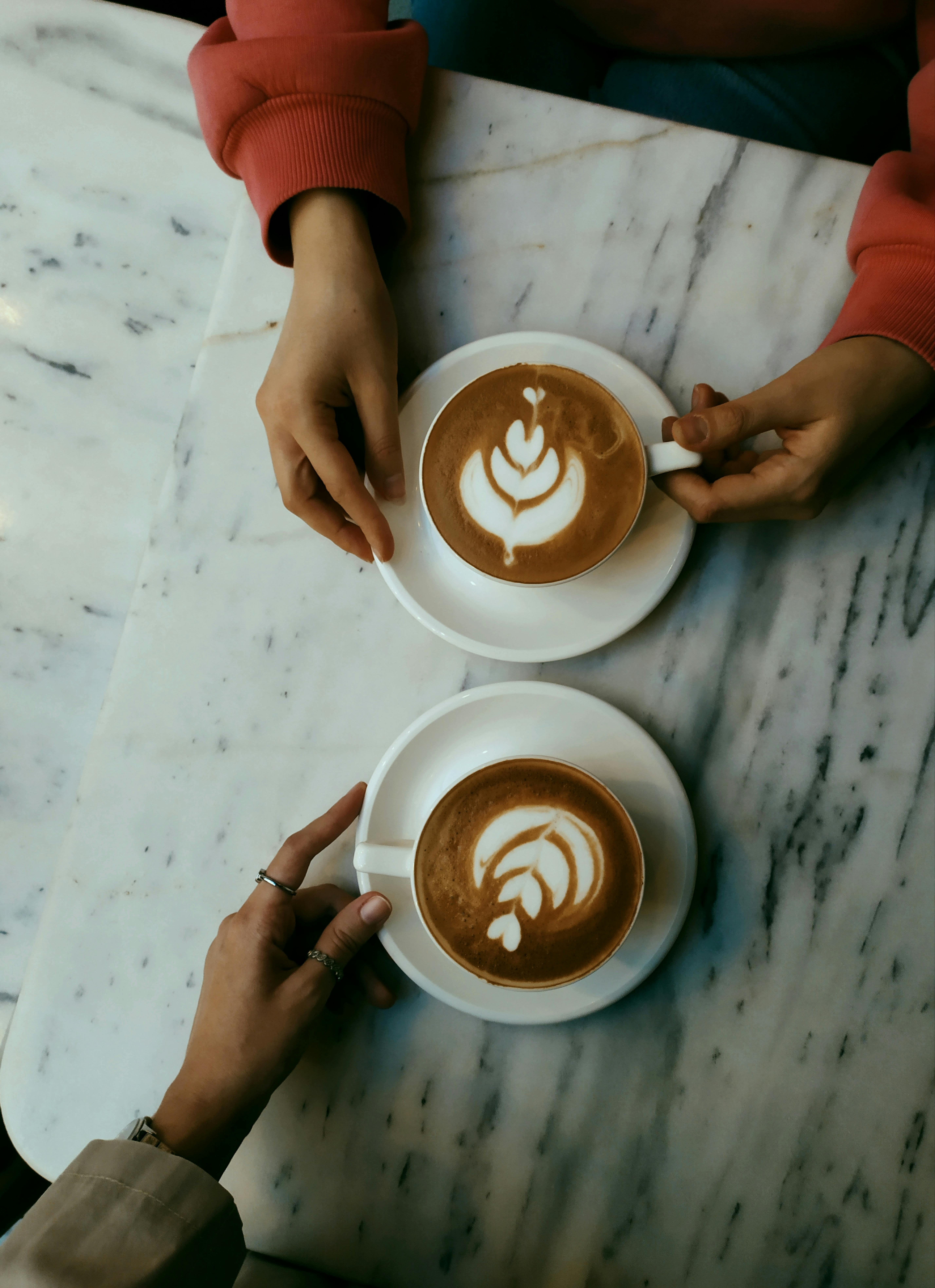 Deux femmes prenant un café | Source : Pexels