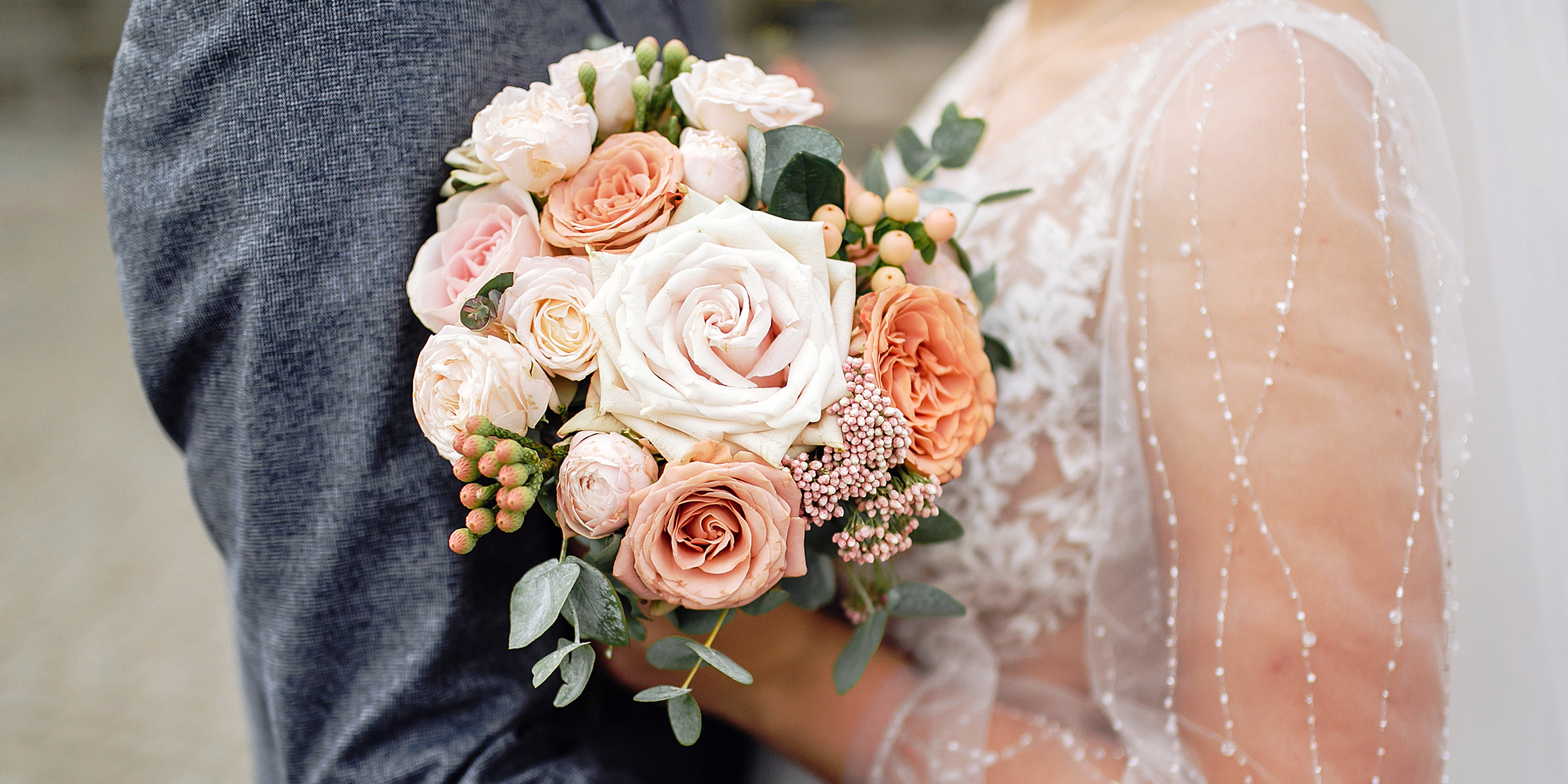 Une mariée et un marié | Source : Freepik