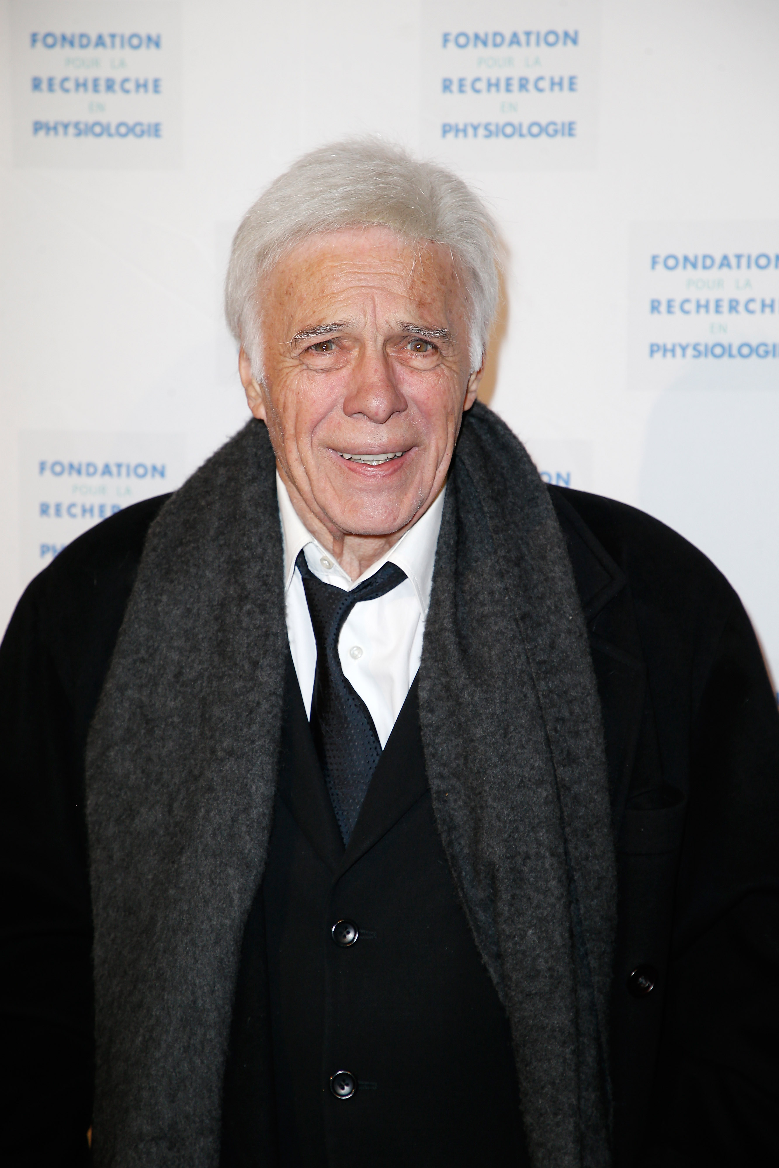 L'acteur Guy Bedos assiste au gala " Les Stethos D'Or 2018 " au Four Seasons Hotel George V le 19 mars 2018 à Paris, France I Source : Getty Images