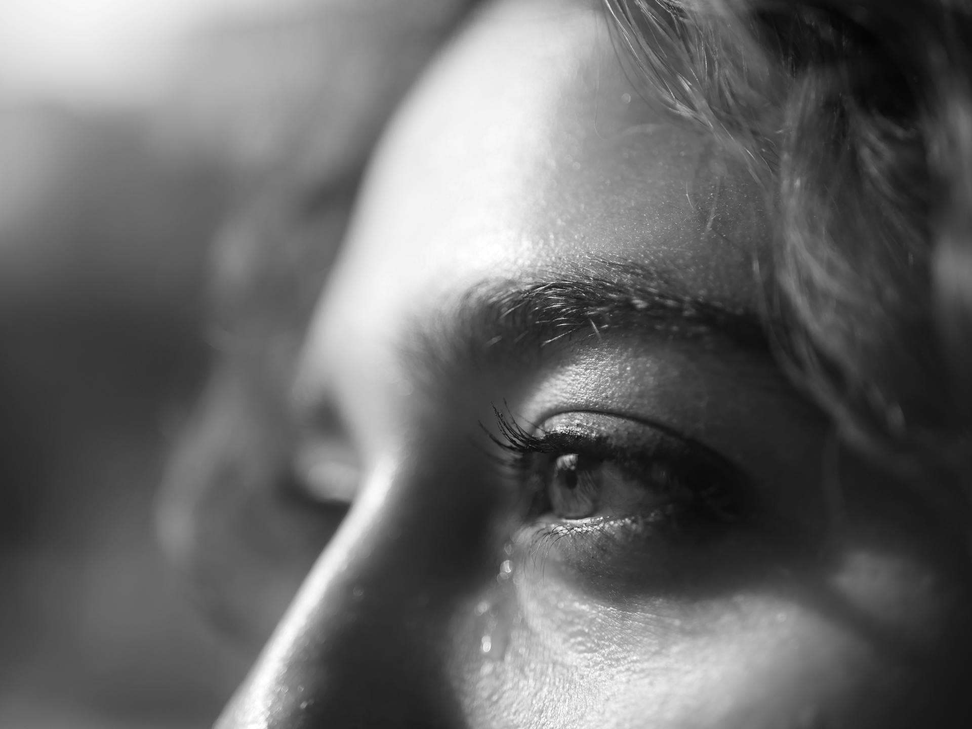 Une femme émotive en larmes | Source : Pexels