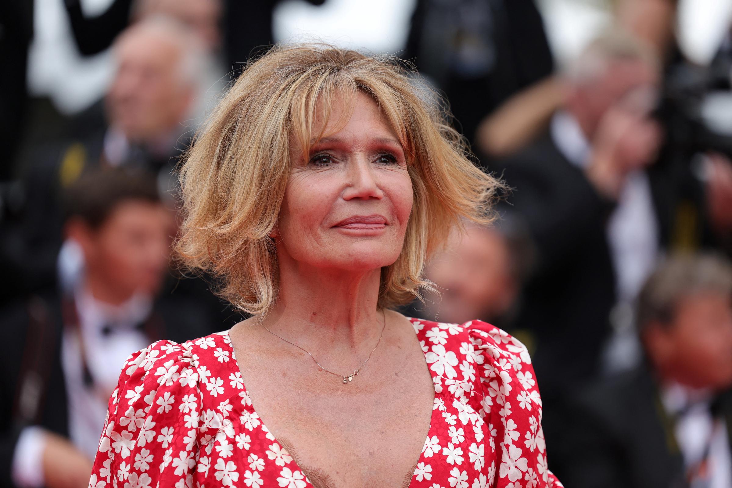 L'actrice française Clémentine Célarié arrive pour la projection du film "Top Gun : Maverick" lors de la 75e édition du Festival de Cannes, à Cannes, dans le sud de la France, le 18 mai 2022 I Source : Getty Images