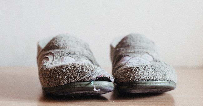 Des chaussures en lambeaux I Source : Shutterstock