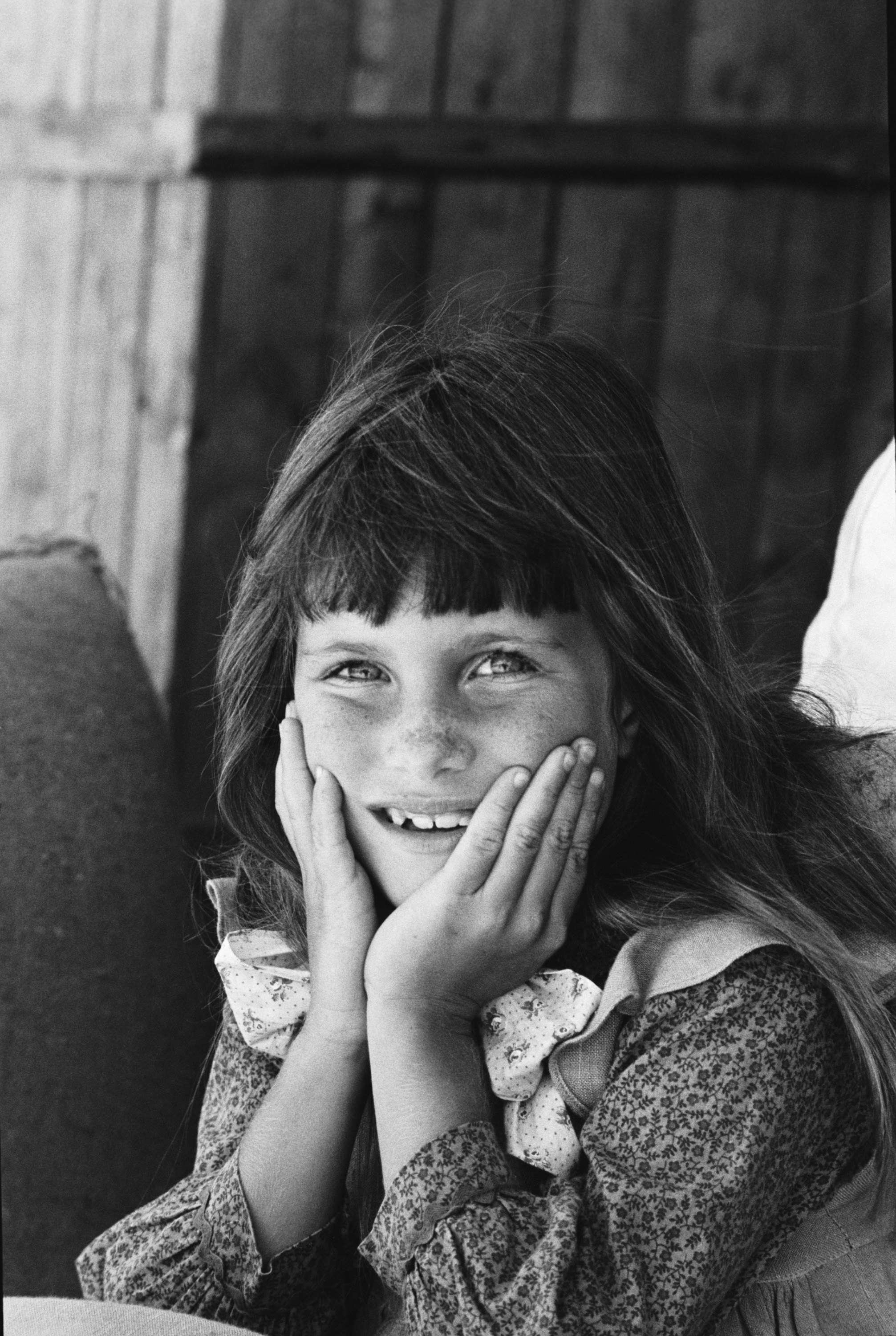 Lindsay ou Sydney Greenbush dans le rôle de Carrie Ingalls sur le tournage de « La Petite maison dans la prairie » en 1977 | Source : Getty Images
