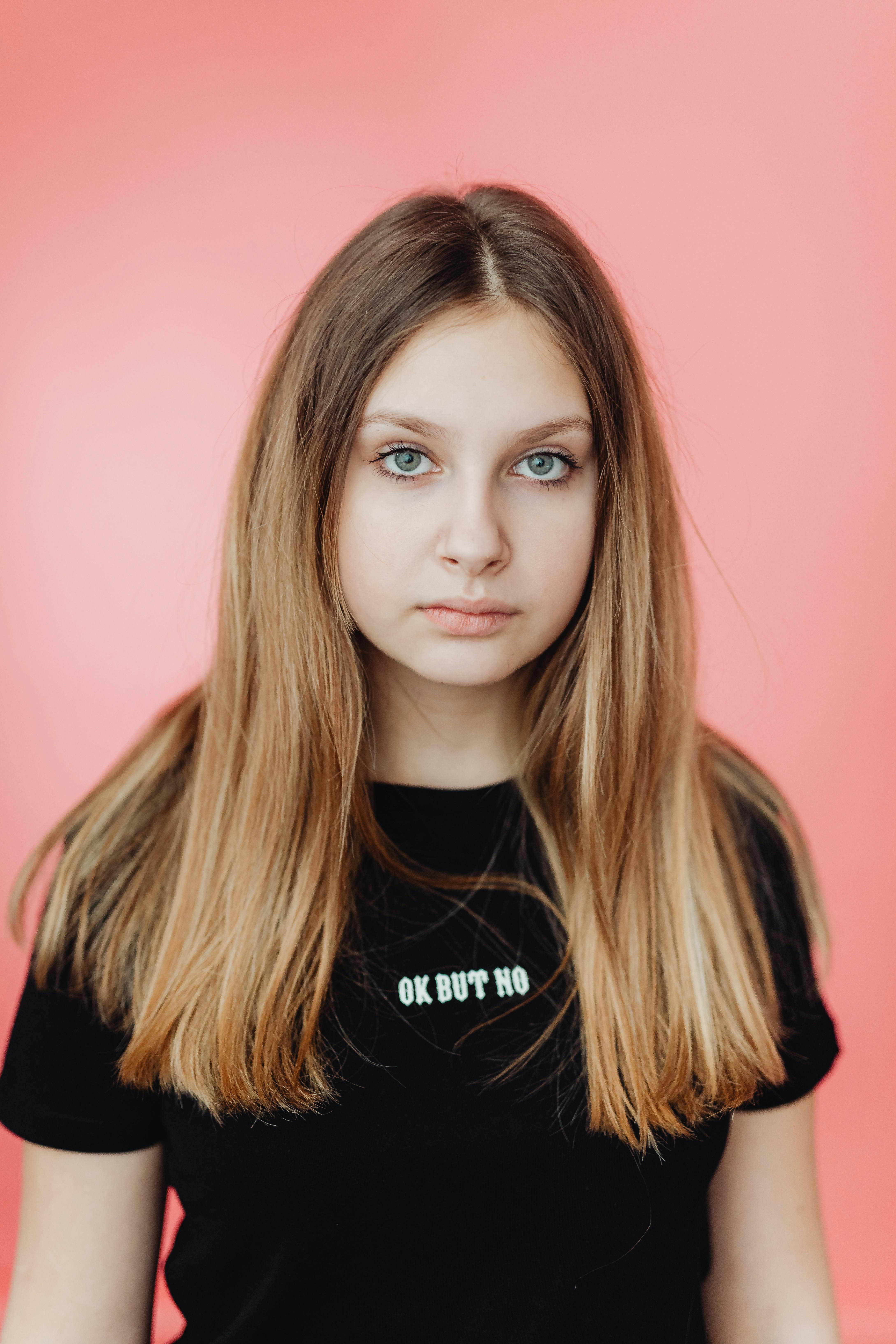 Une adolescente sérieuse | Source : Pexels