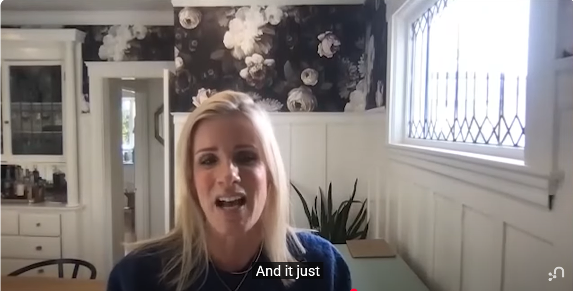 Kristin Cabot lors d'une interview avec Neo4j, extrait d'un post YouTube daté du 30 mars 2021 | Source : YouTube/Neo4j