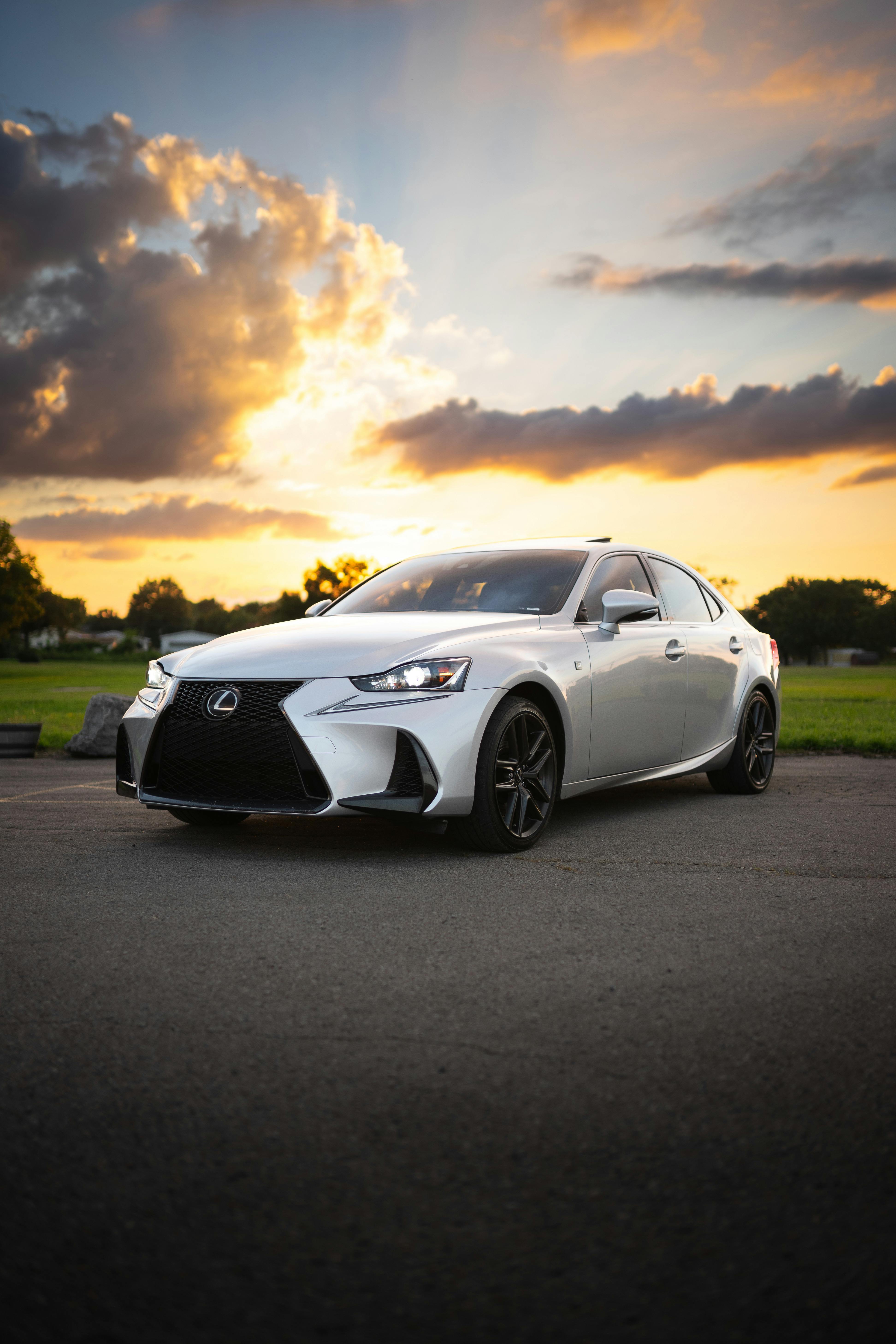 Gros plan sur une Lexus de luxe | Source : Pexels