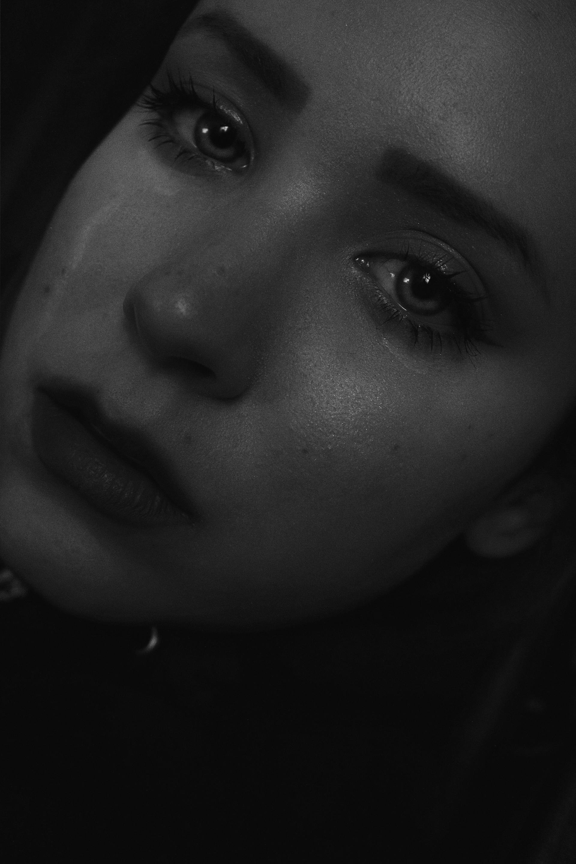 Gros plan sur le visage d'une jeune fille | Source : Pexels