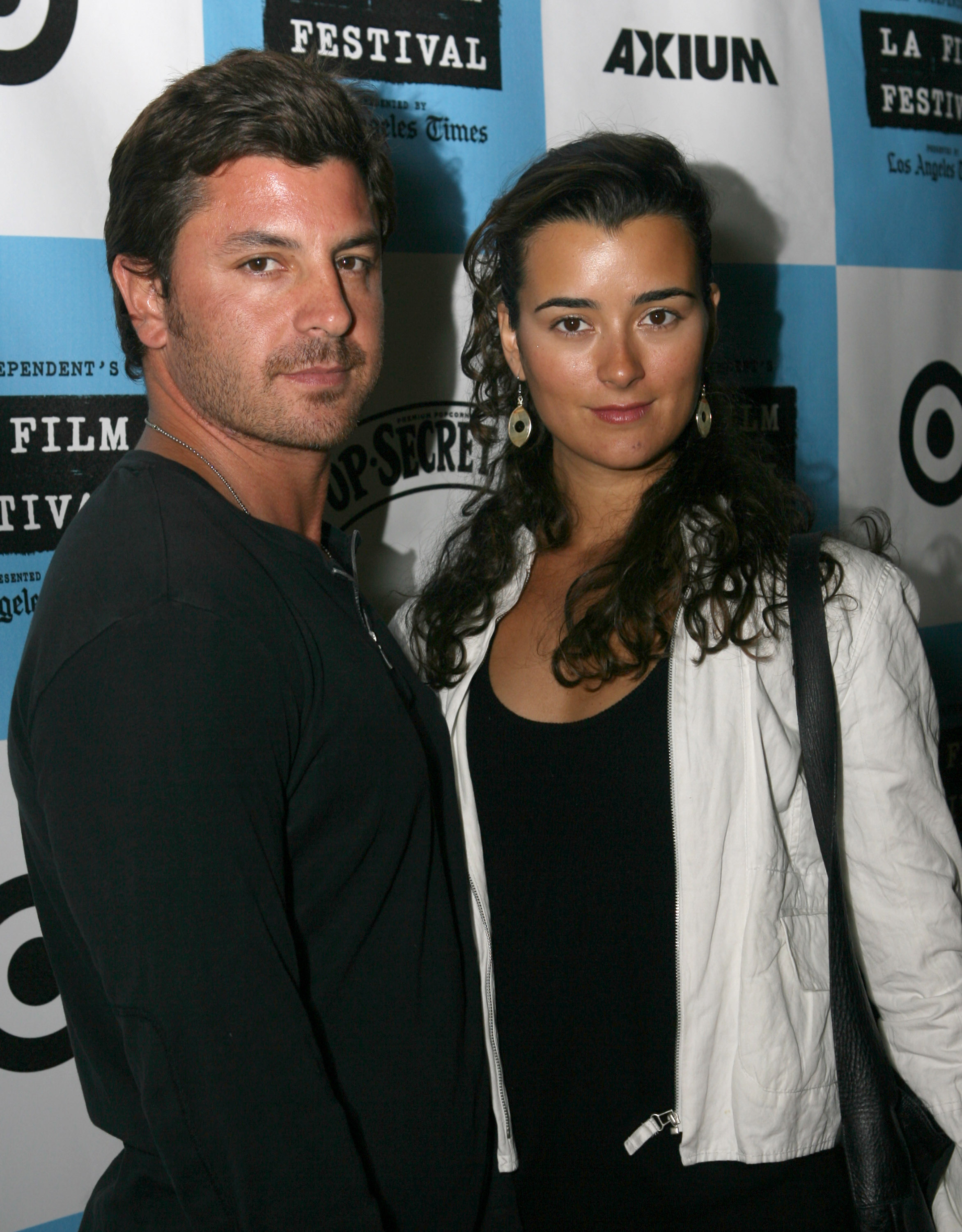 Diego Serrano et Cote De Pablo | Source : Getty Images