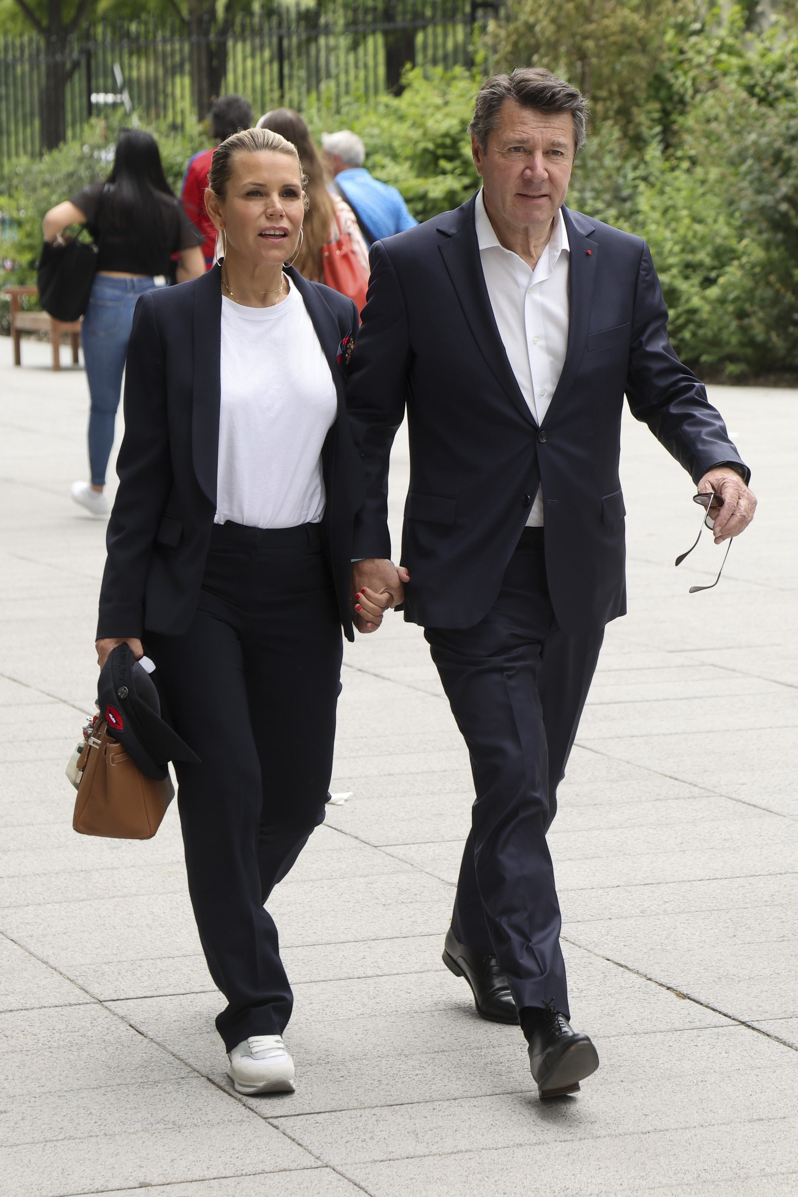 Le maire de Nice, Christian Estrosi (à droite), et Laura Tenoudji assistent à l'Open de France 2023 à Roland Garros, le 11 juin 2023 à Paris, en France I Source : Getty Images