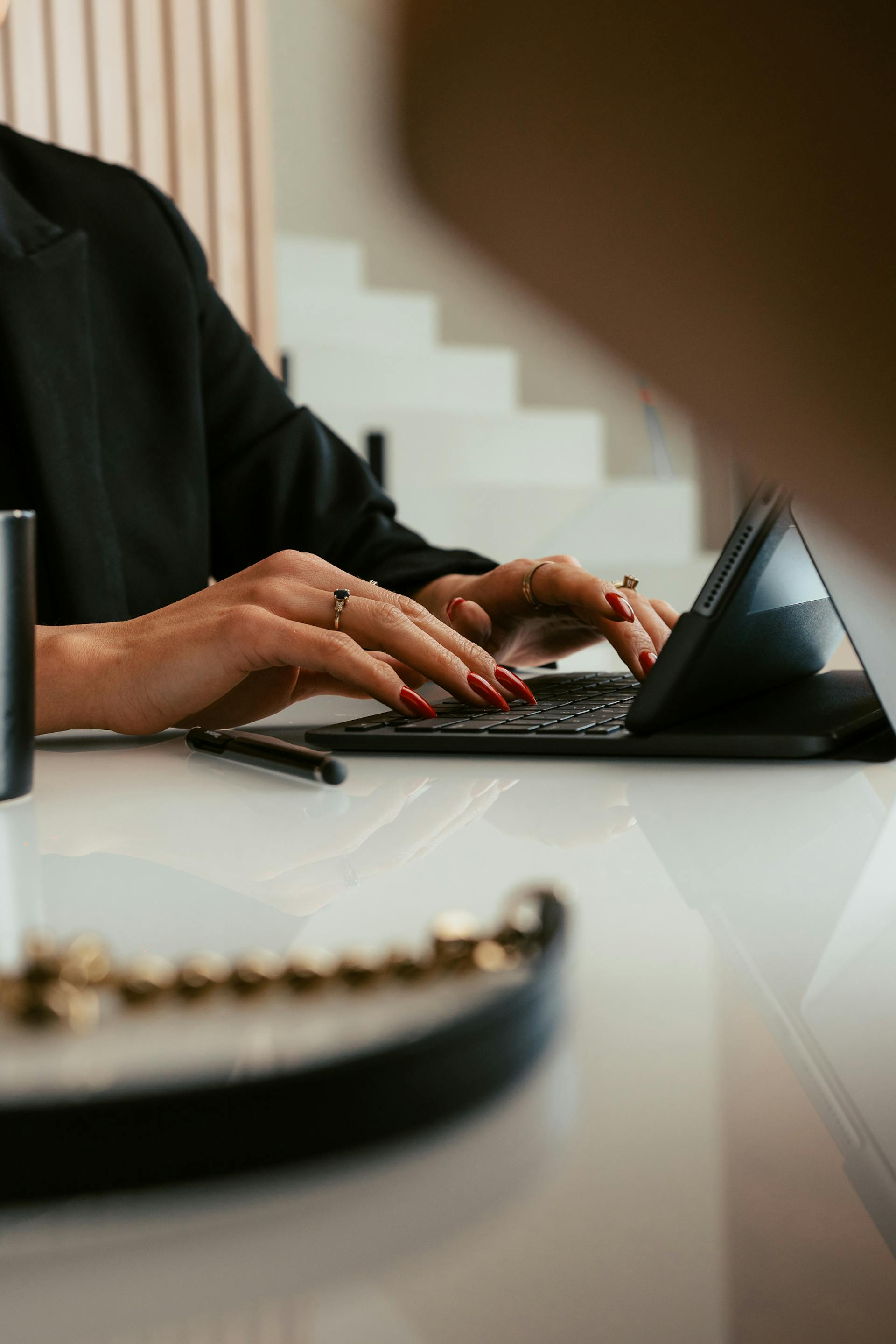Une femme travaillant dans son bureau | Source : Pexels