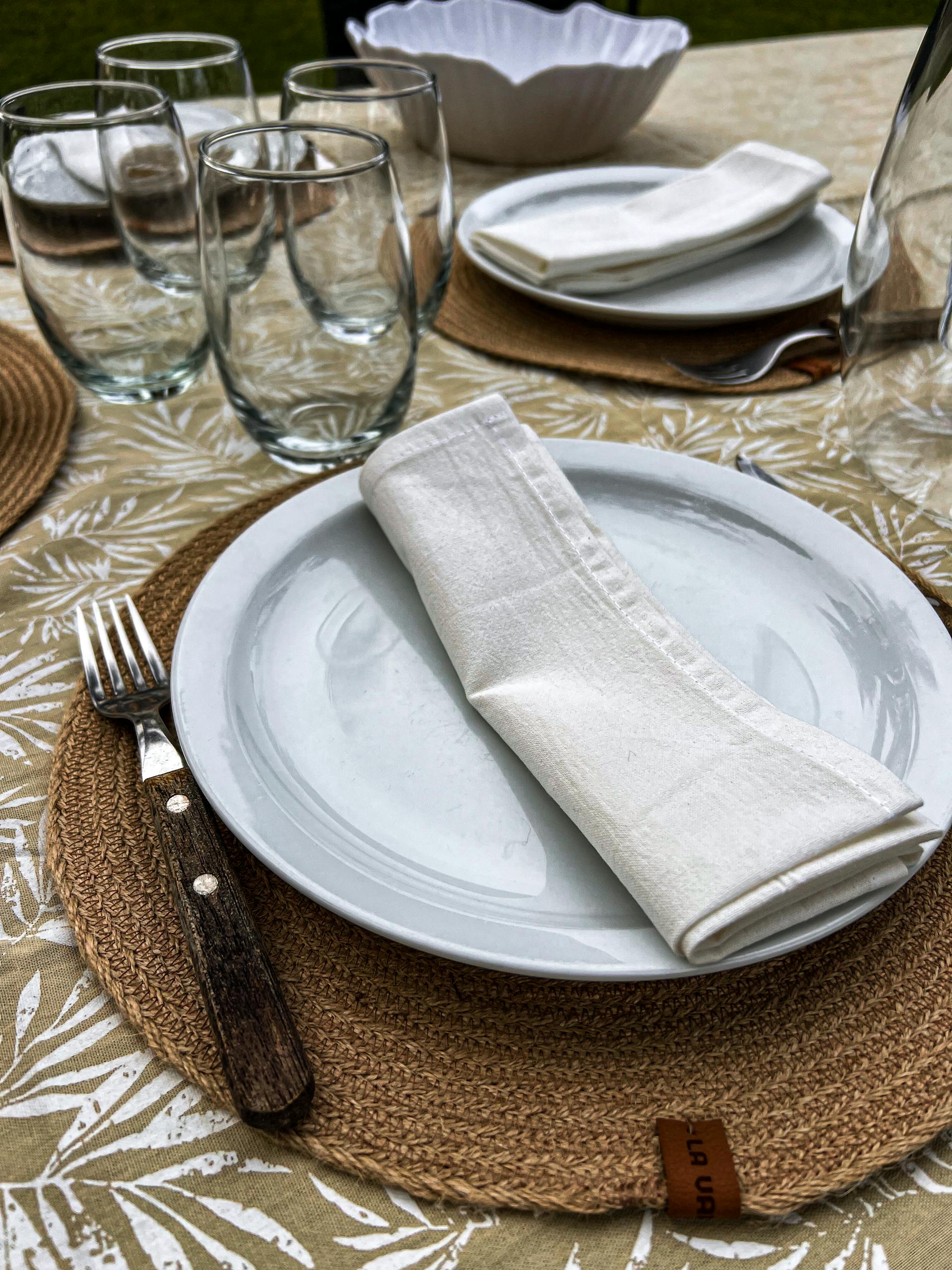 Une serviette sur une assiette | Source : Pexels