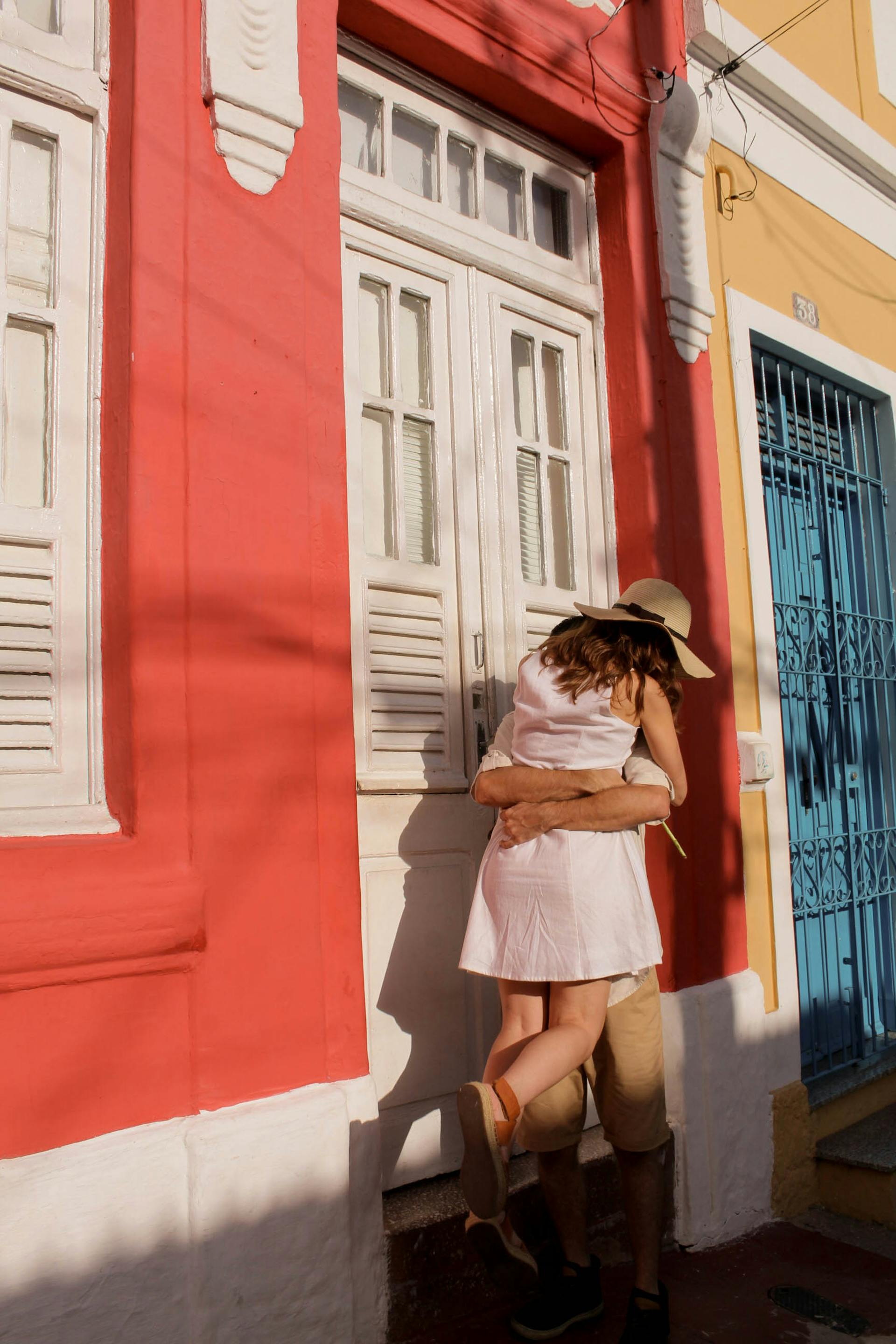 Un couple s'embrassant | Source : Pexels