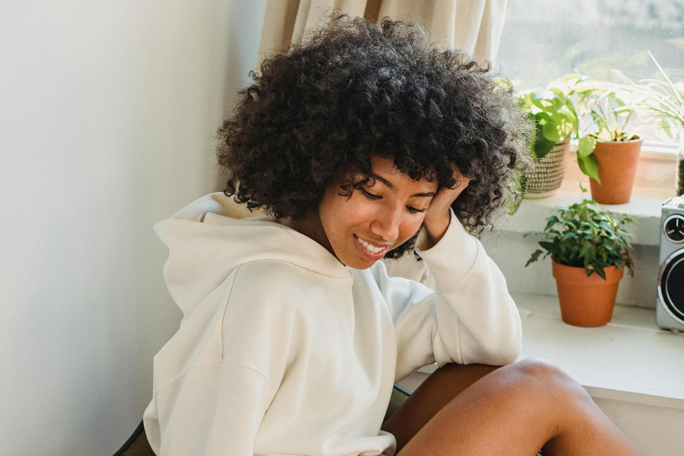 Une femme assise | Source : Pexels